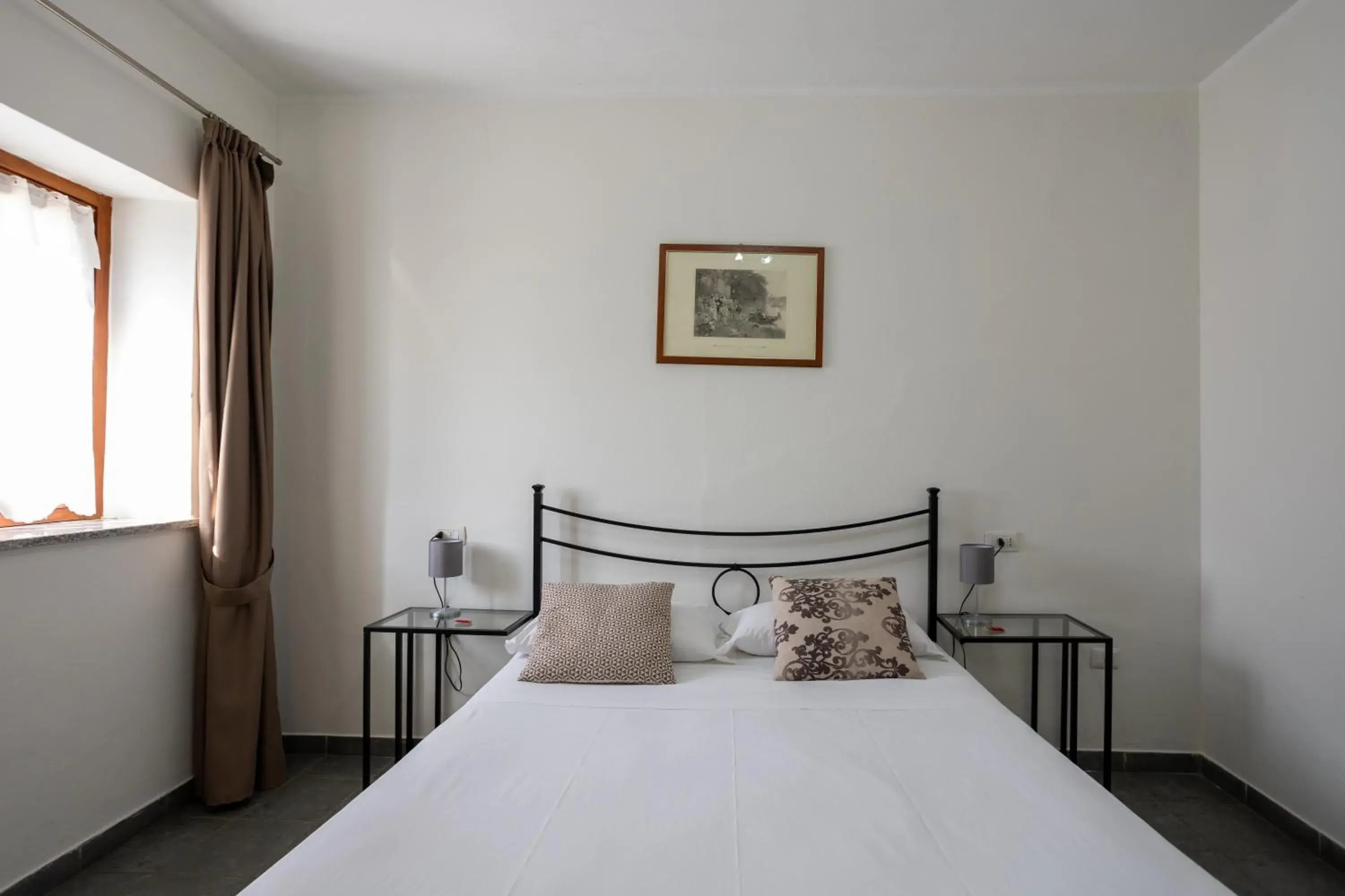 Economy Double or Twin Room with Lake View in Hotel Fontaine Bleue Economy Double or Twin Room with Lake View in Hotel Fontaine Bleue