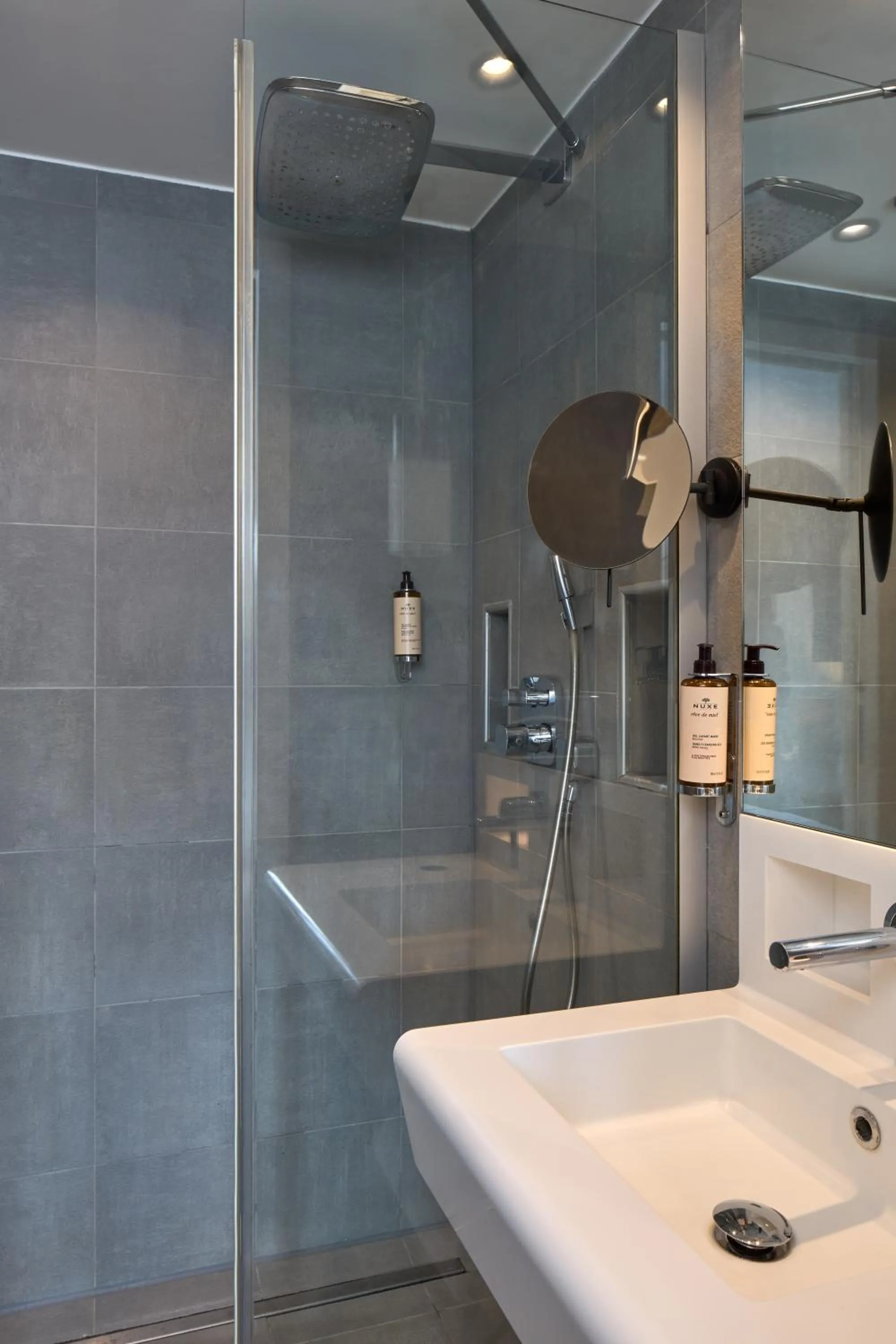 Shower in Hotel Elysée Secret
