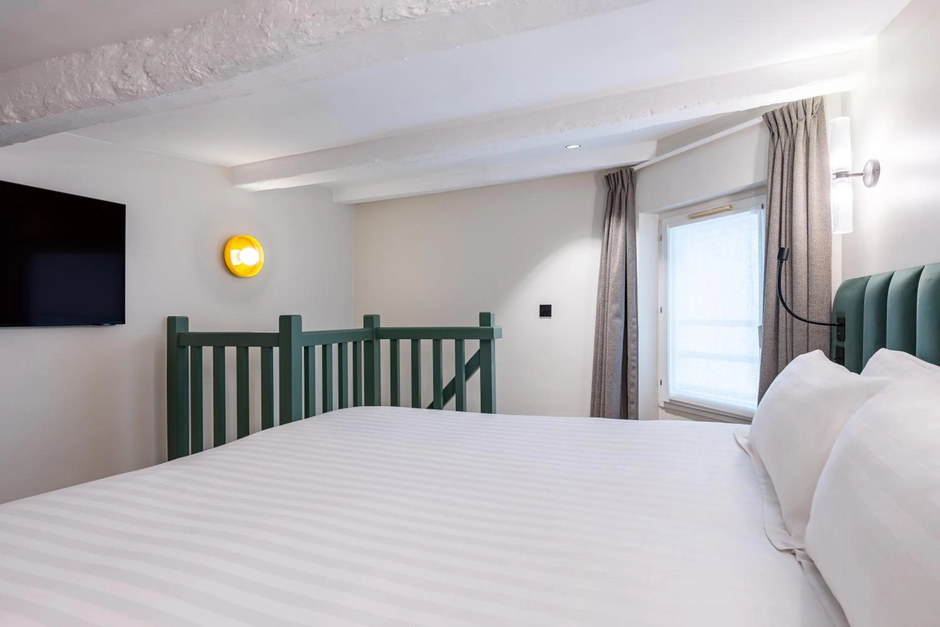 Photo of the whole room, Bed in Hotel Elysée Secret