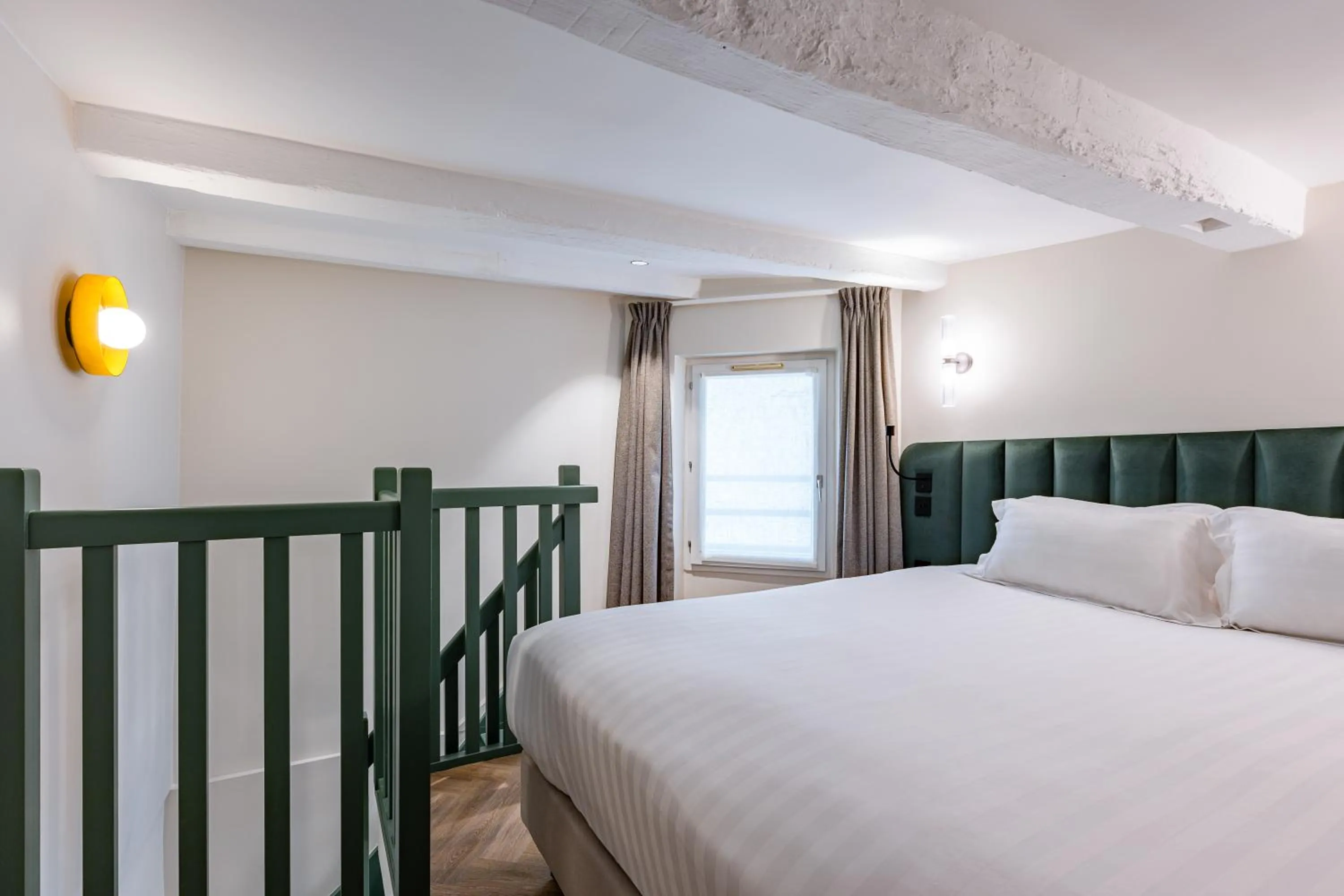 Bed in Hotel Elysée Secret