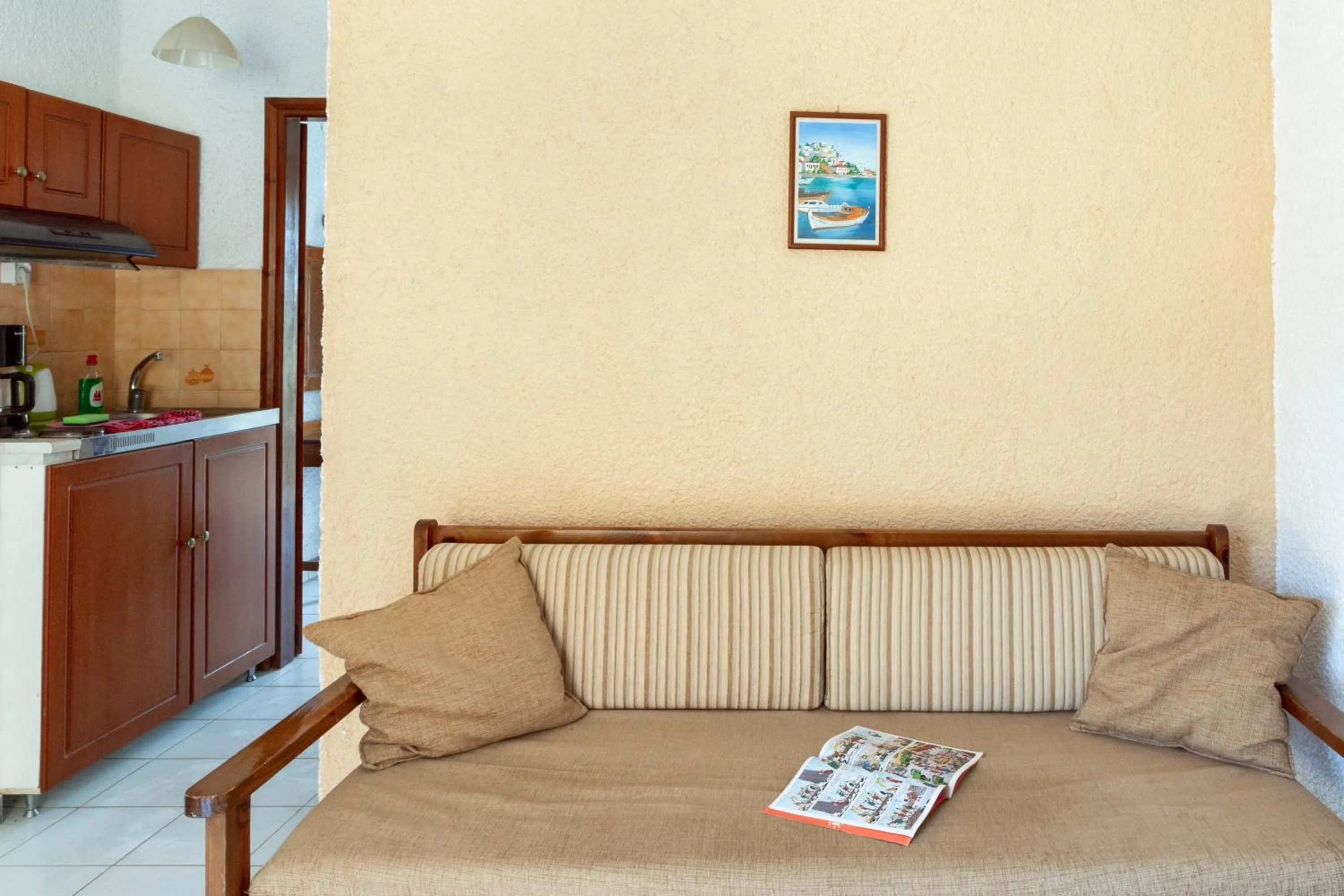 Photo of the whole room in Little Bay