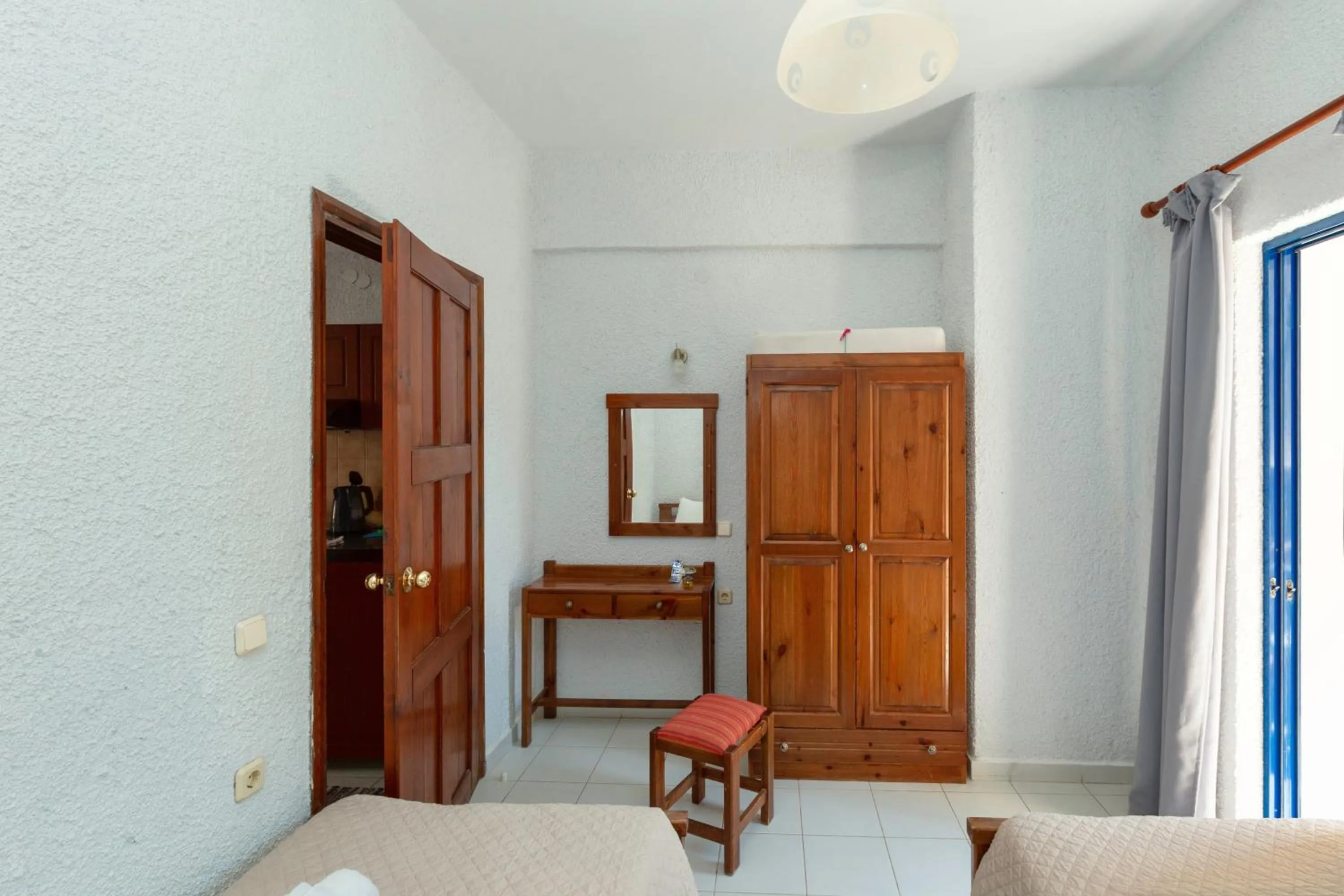 Photo of the whole room in Little Bay