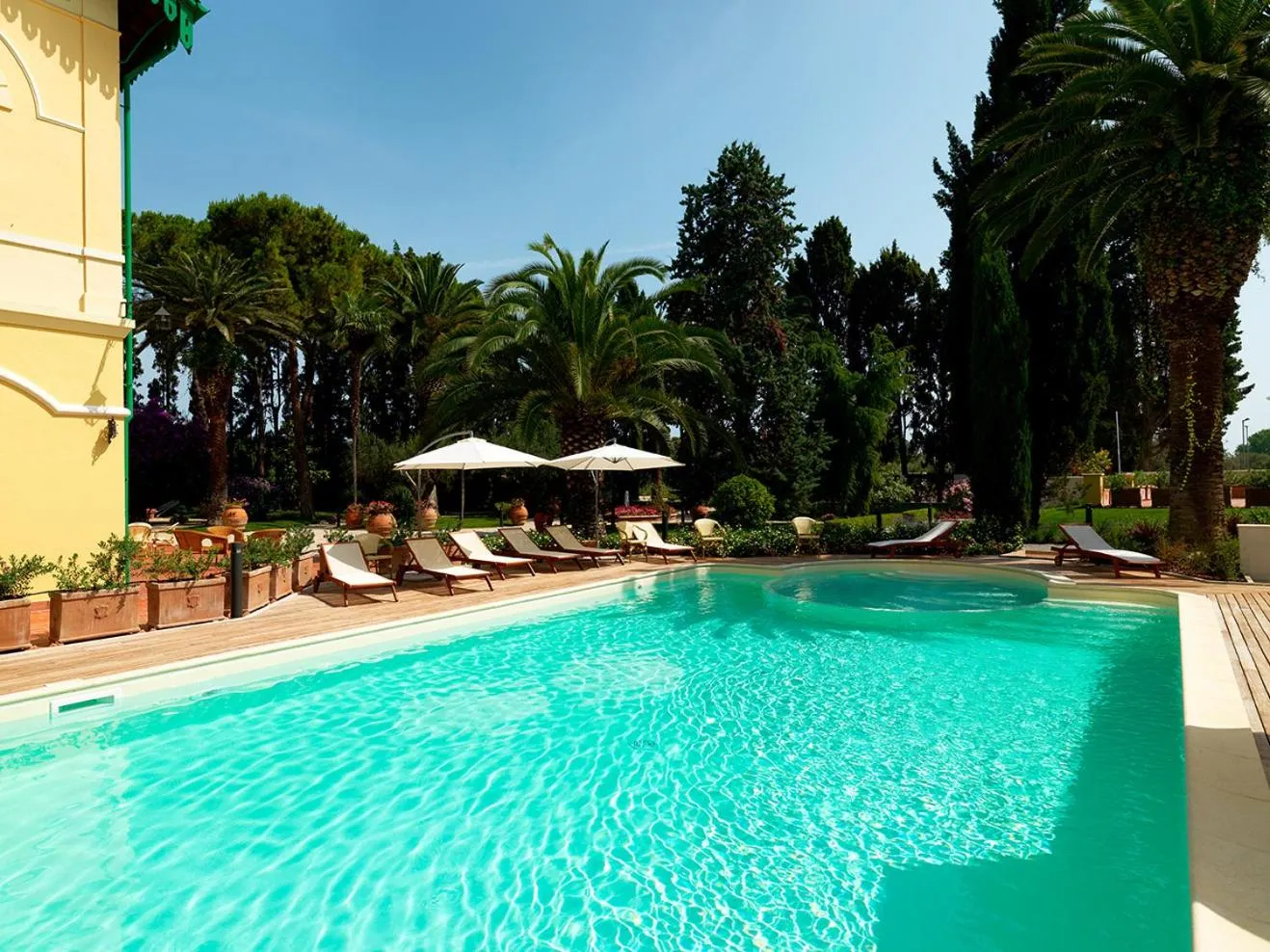 Property building in Villa Rosella Resort