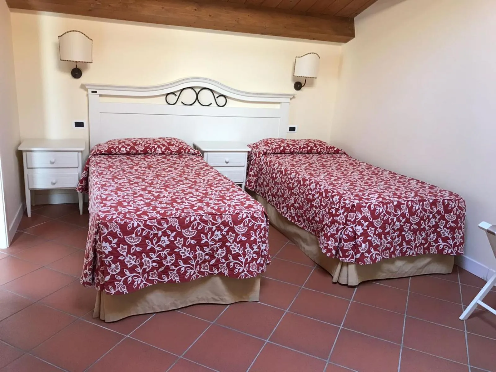 Bed in Villa Rosella Resort
