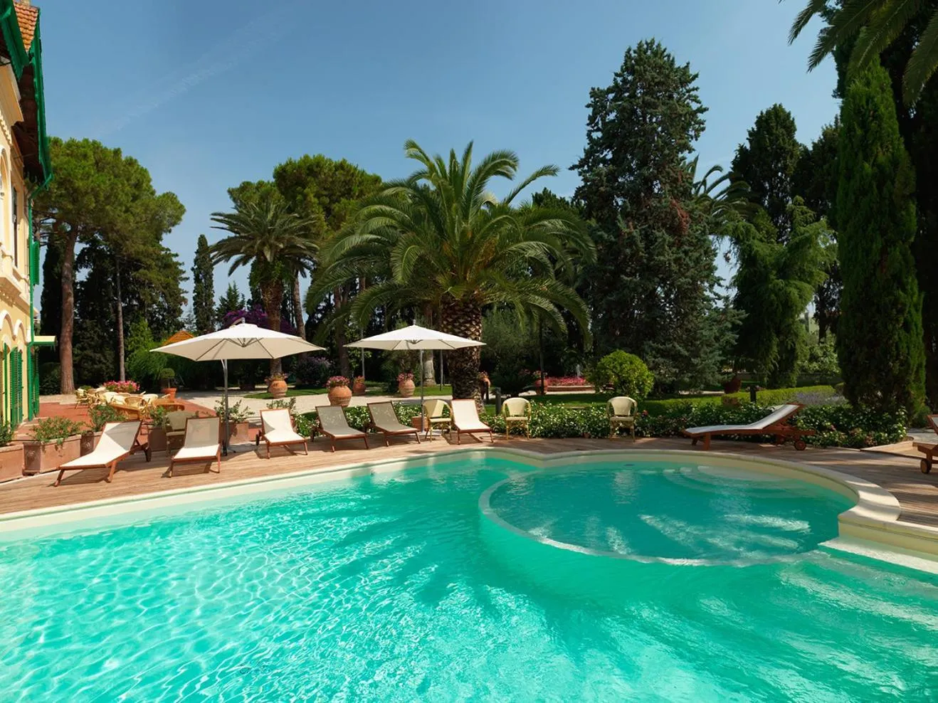 Swimming pool in Villa Rosella Resort