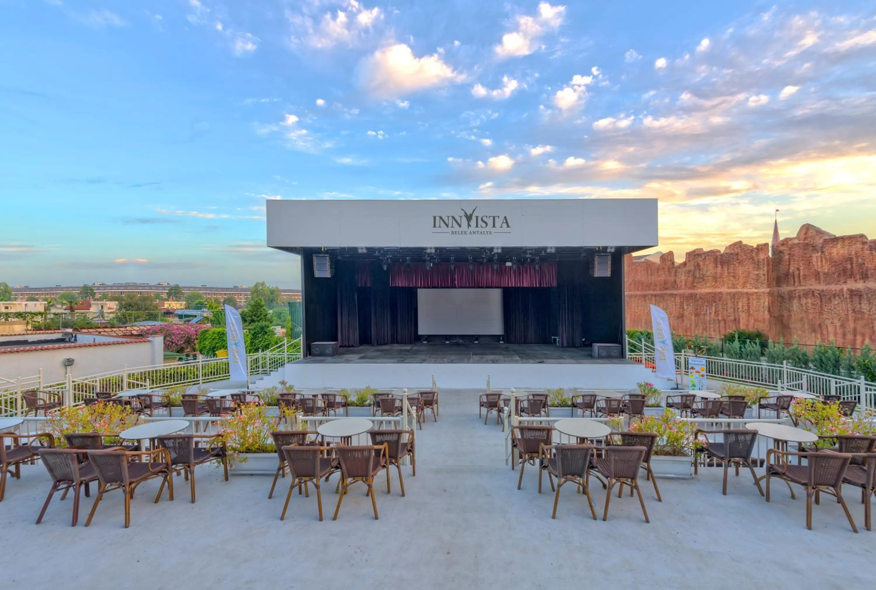 Evening entertainment in Innvista Hotels Belek