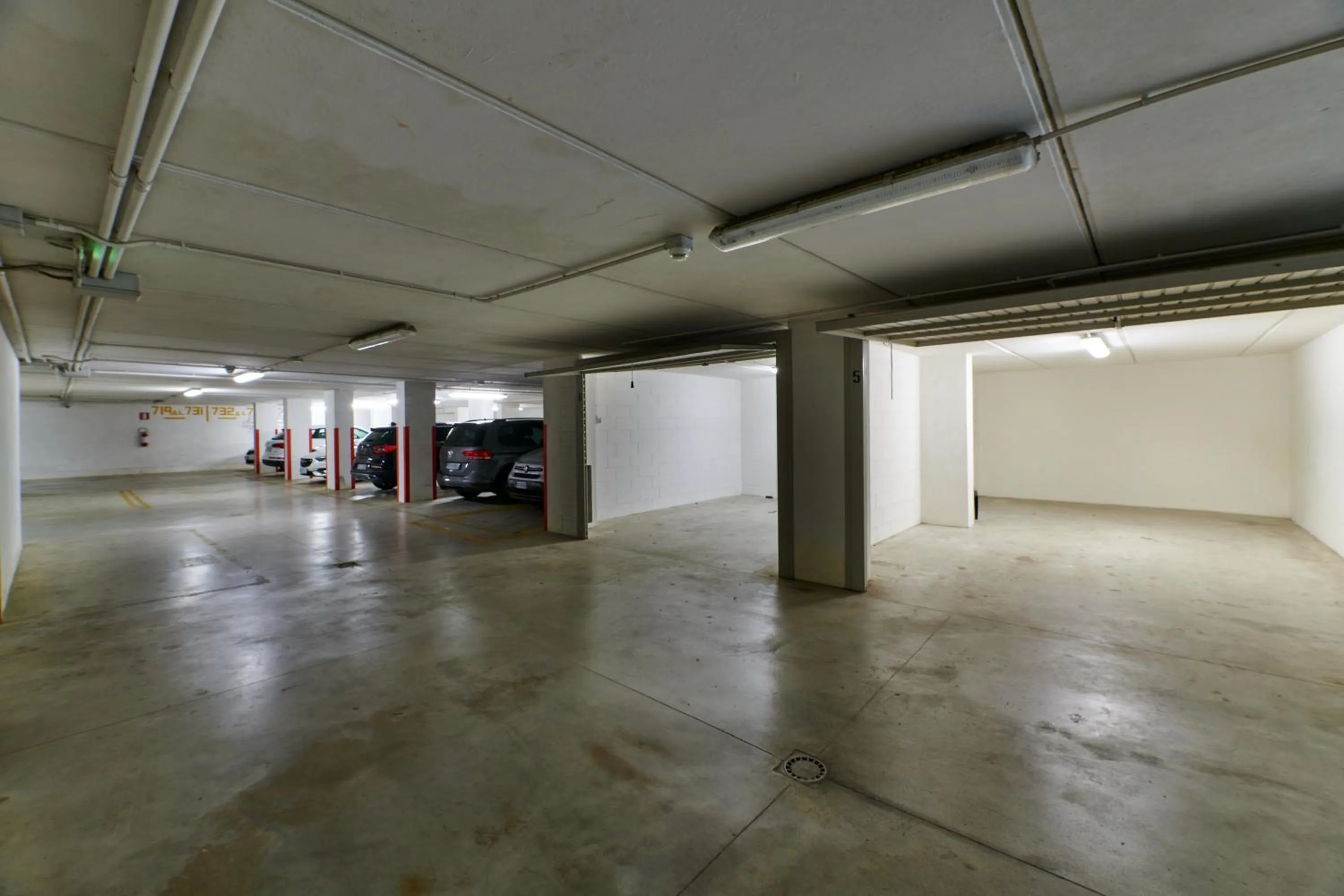 Parking in Wally Residence