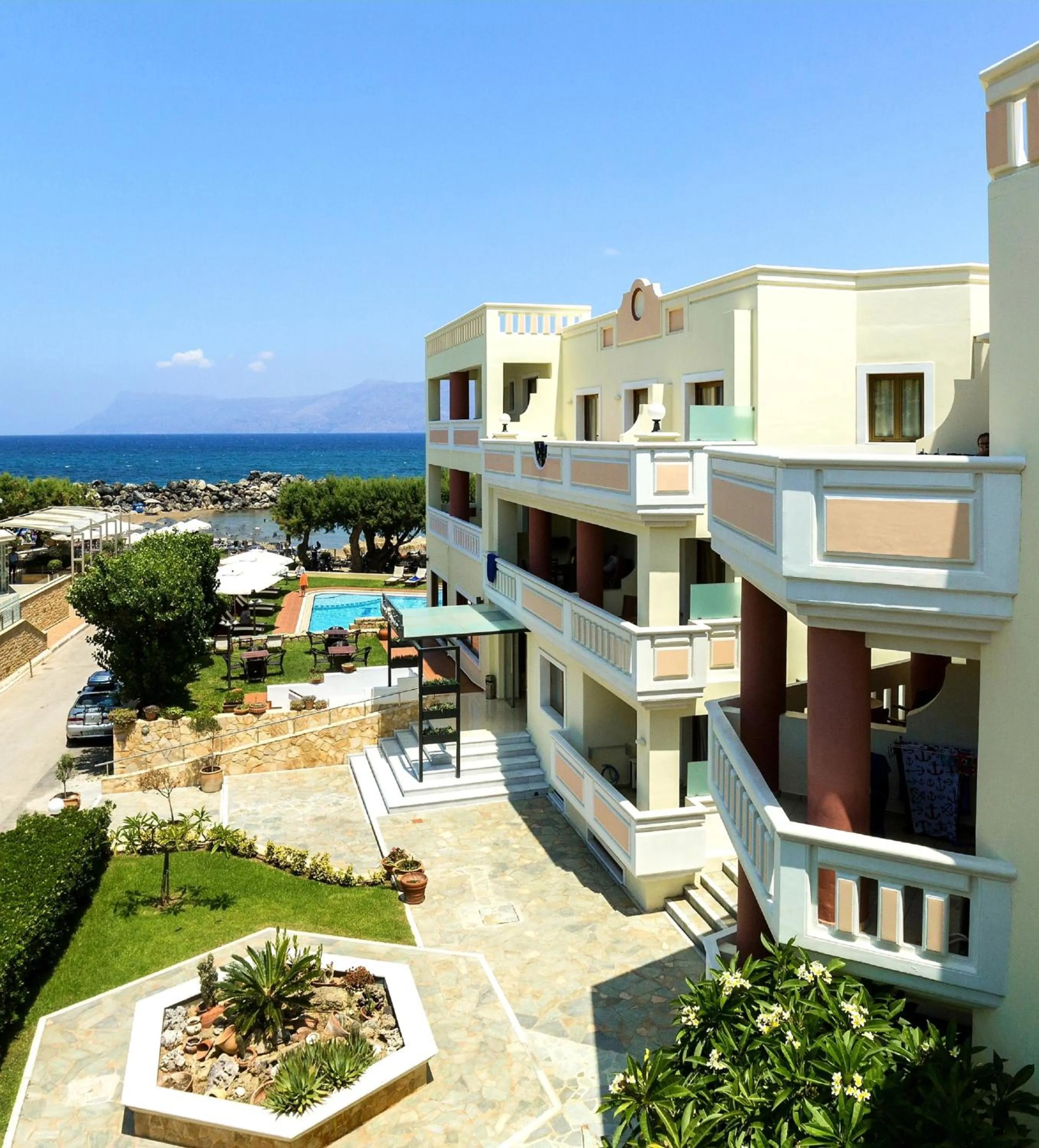 Property building in Aphrodite Beach