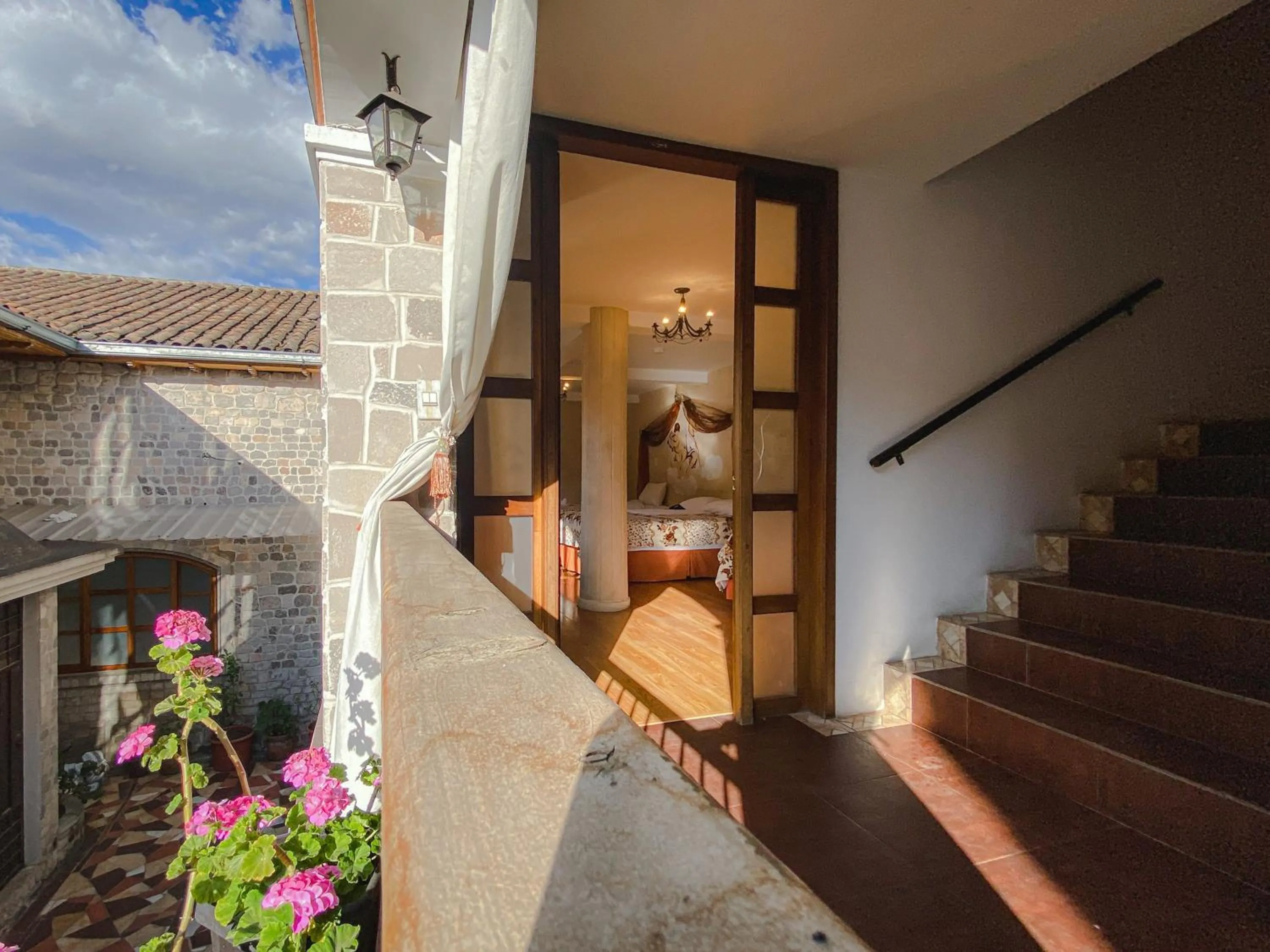 Day in Golden Rest Latacunga