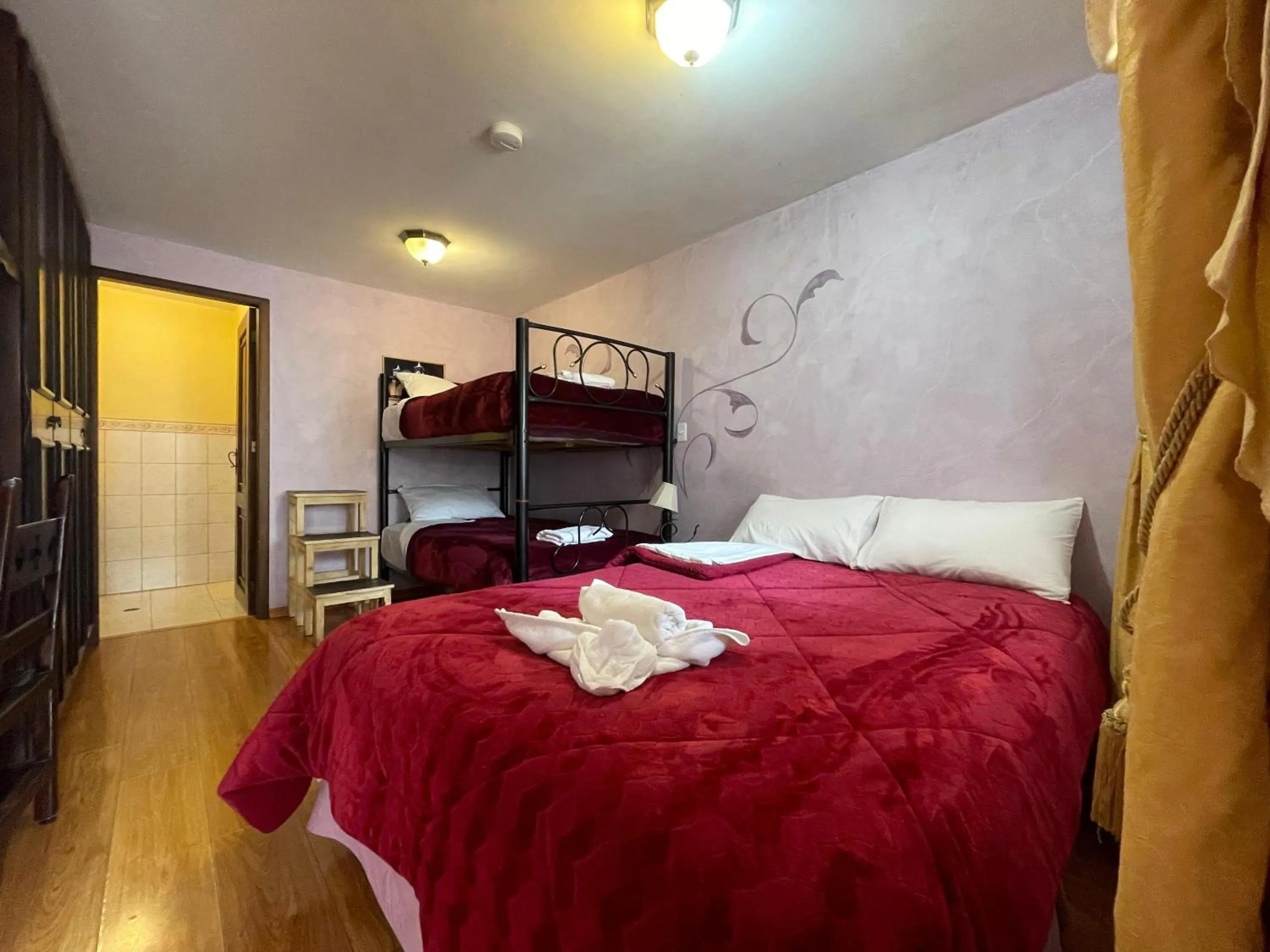 Photo of the whole room, Bed in Golden Rest Latacunga