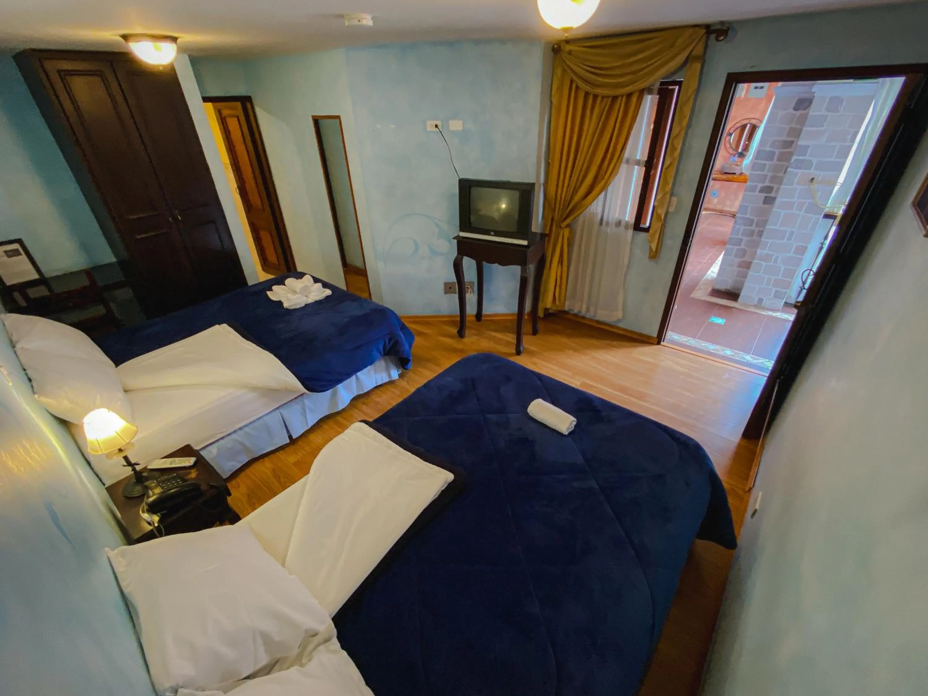 Photo of the whole room, Bed in Golden Rest Latacunga