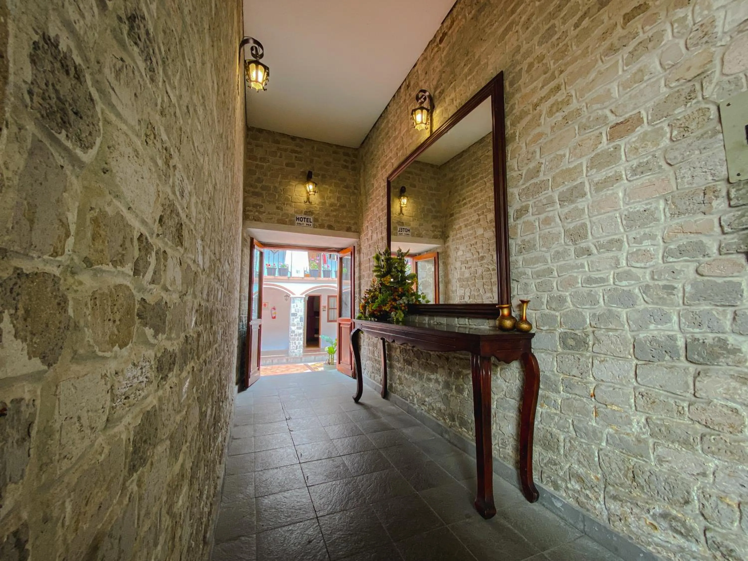 Inner courtyard view in Golden Rest Latacunga