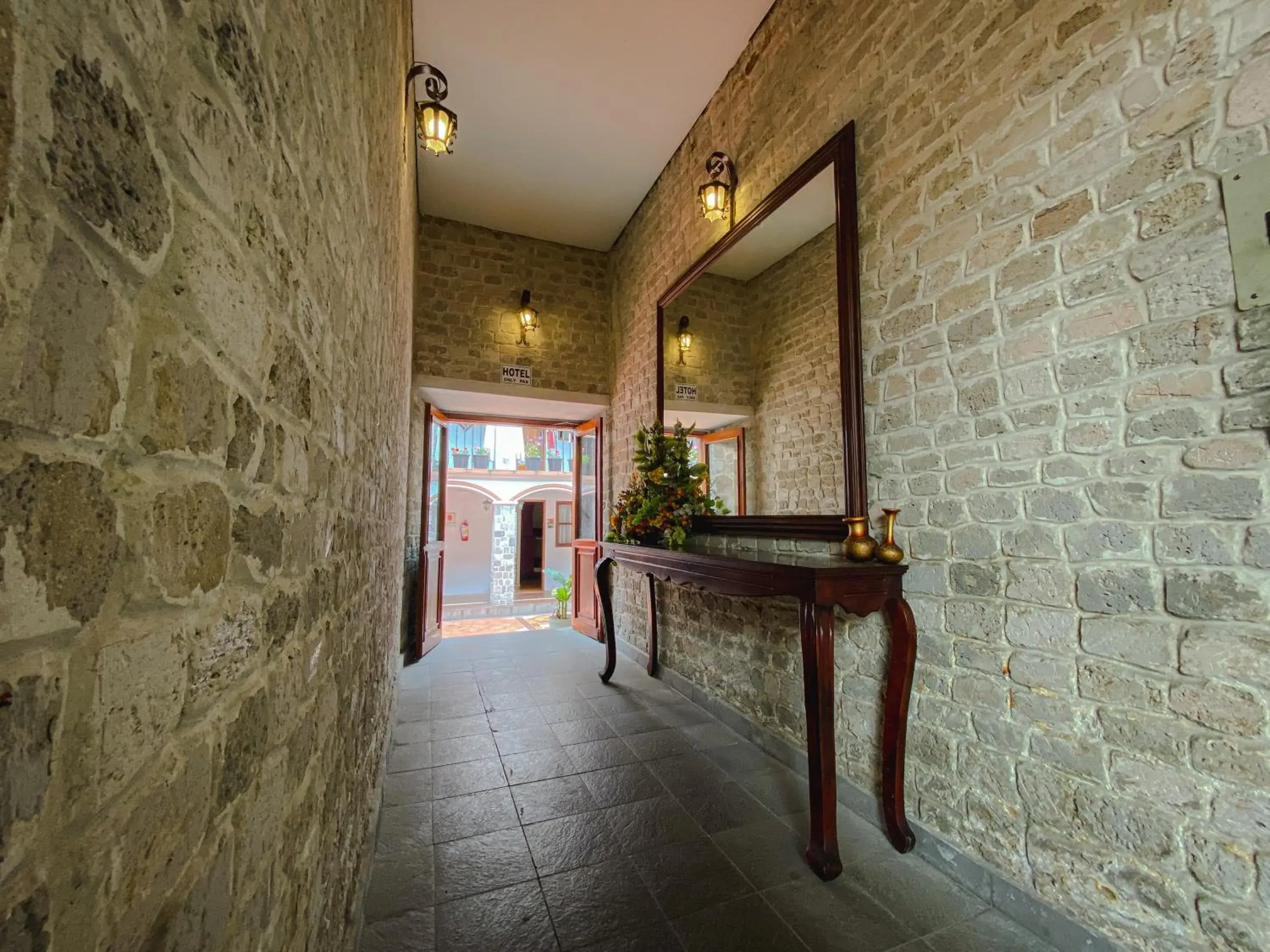 Inner courtyard view in Golden Rest Latacunga Inner courtyard view in Golden Rest Latacunga