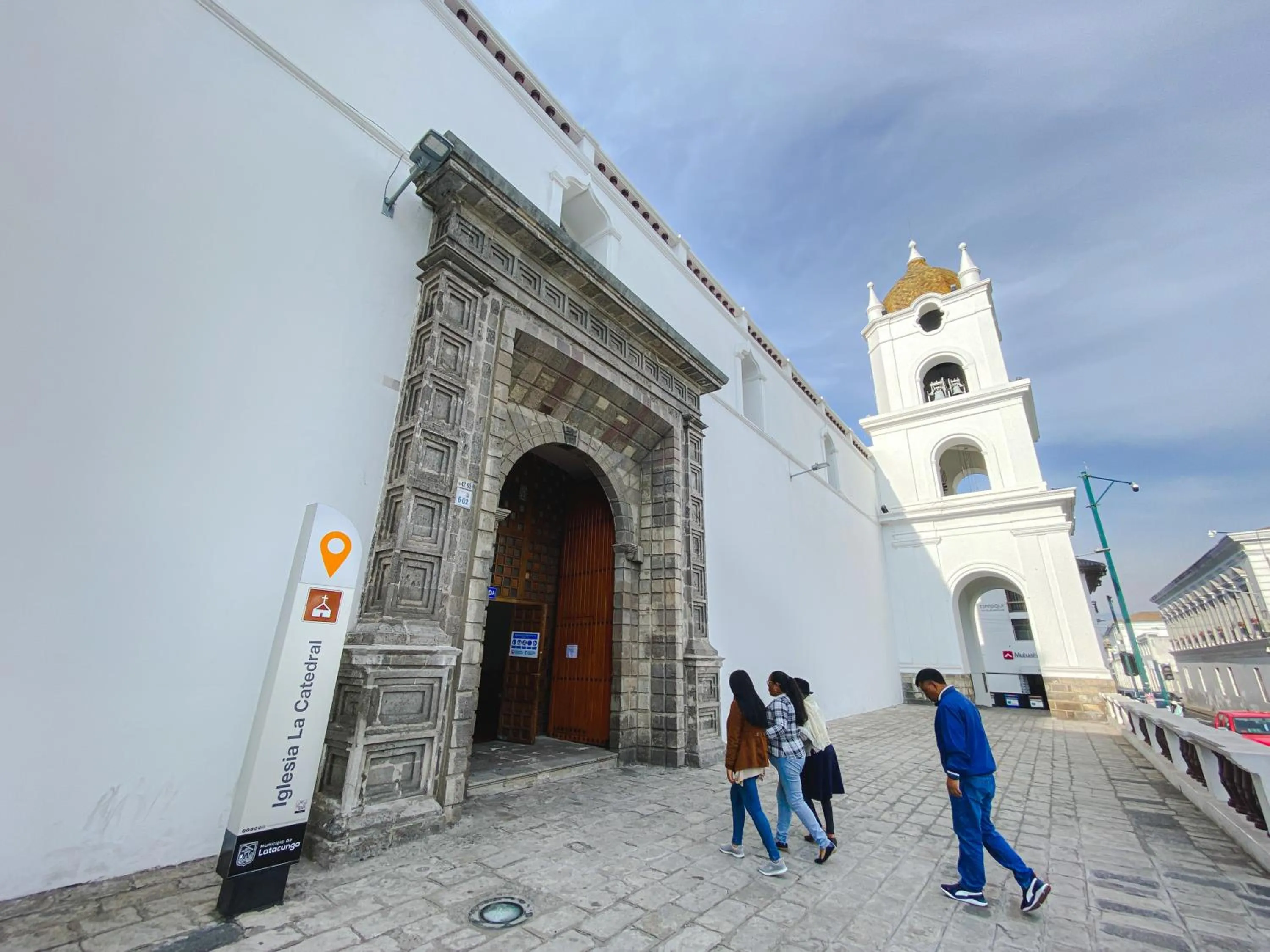 Day in Golden Rest Latacunga