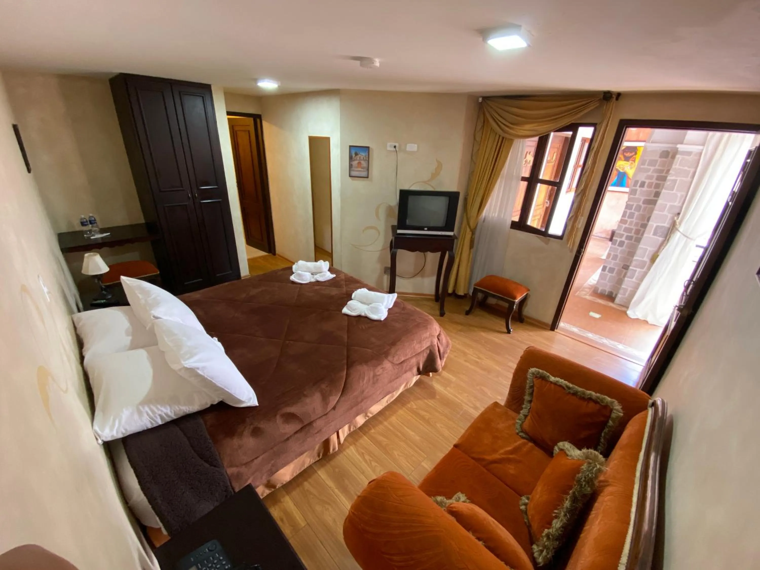 Photo of the whole room, Bed in Golden Rest Latacunga