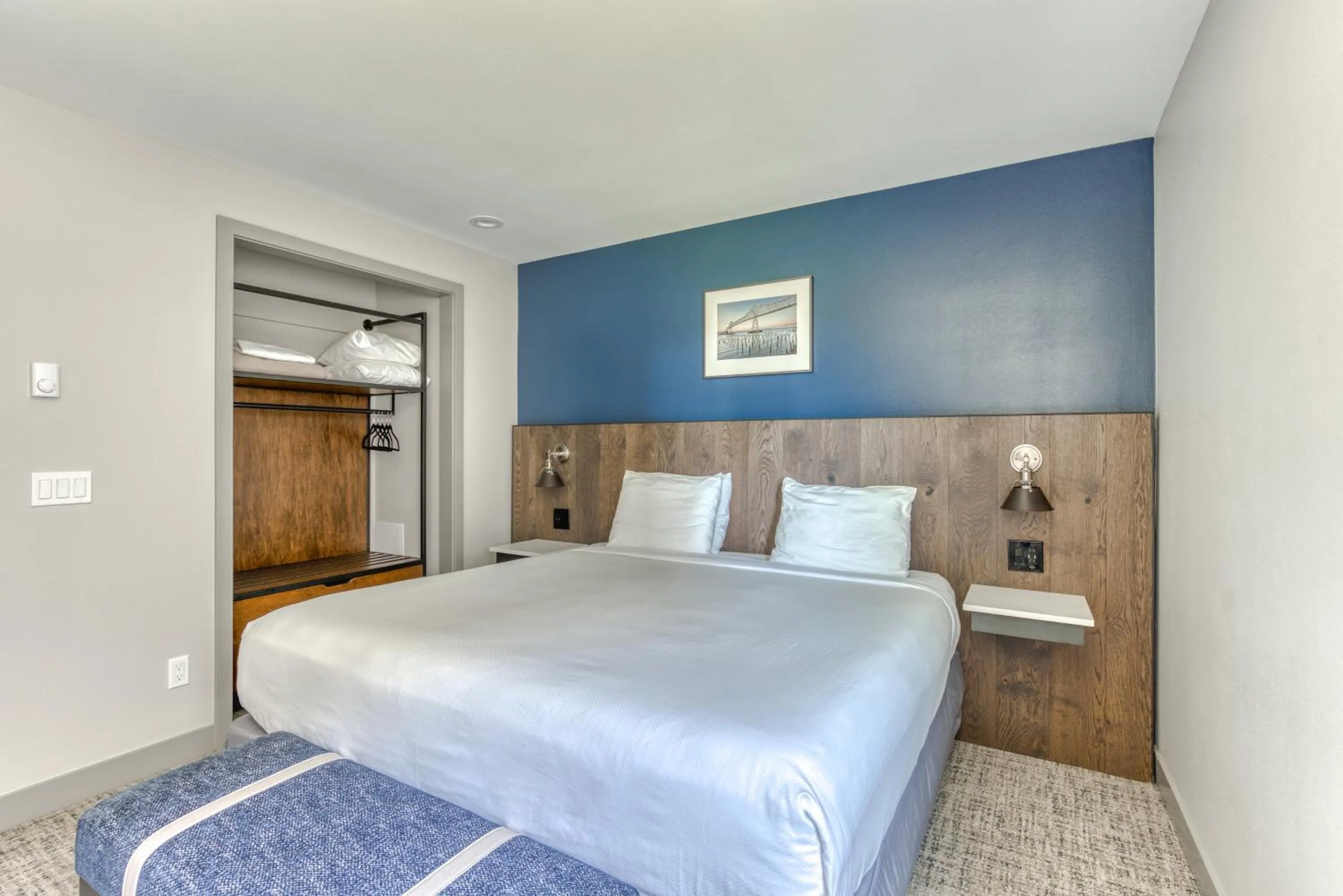 Bedroom, Bed in Lighthouse Oceanfront Resort