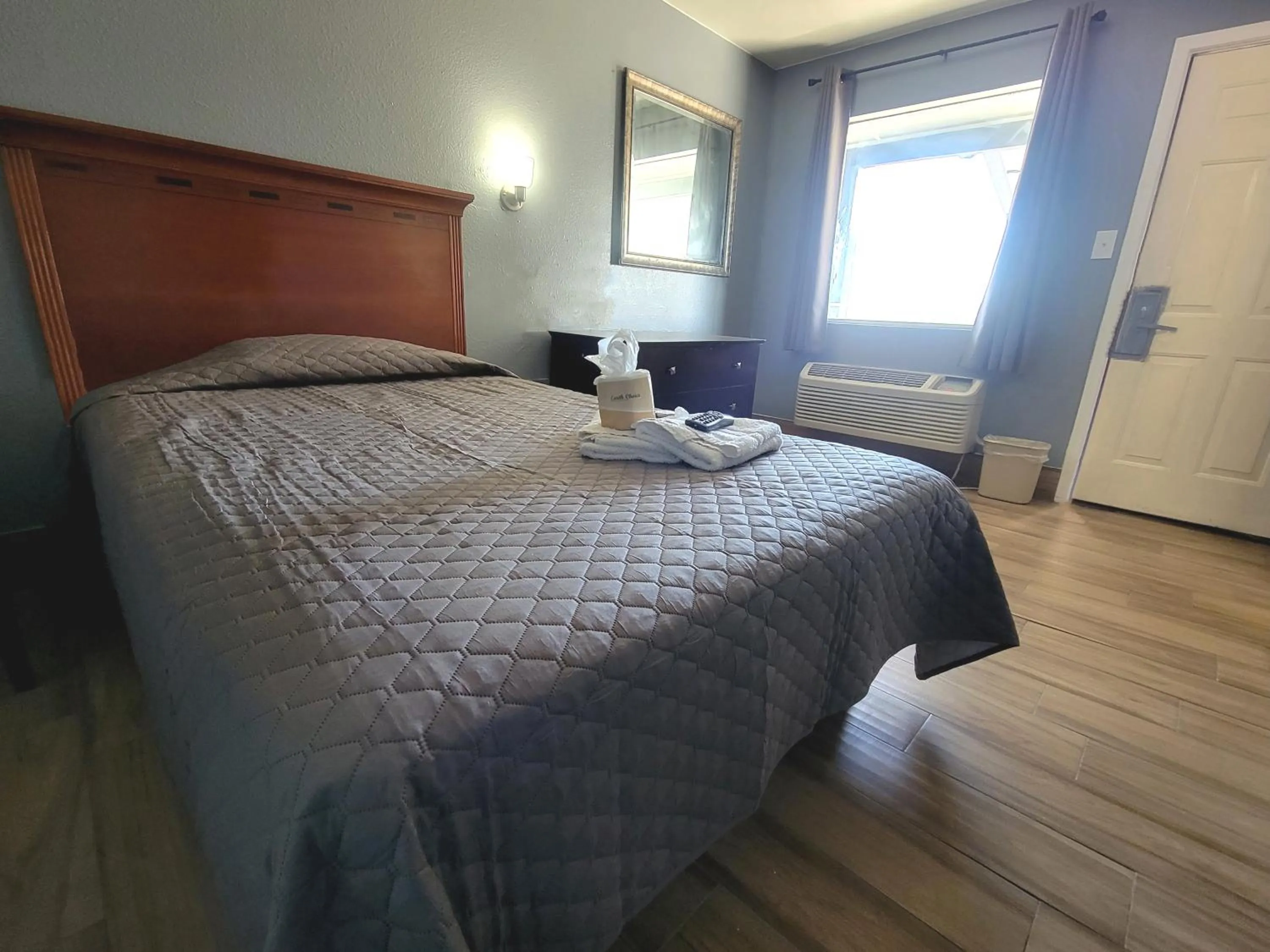 Bed in Travel Inn San Antonio