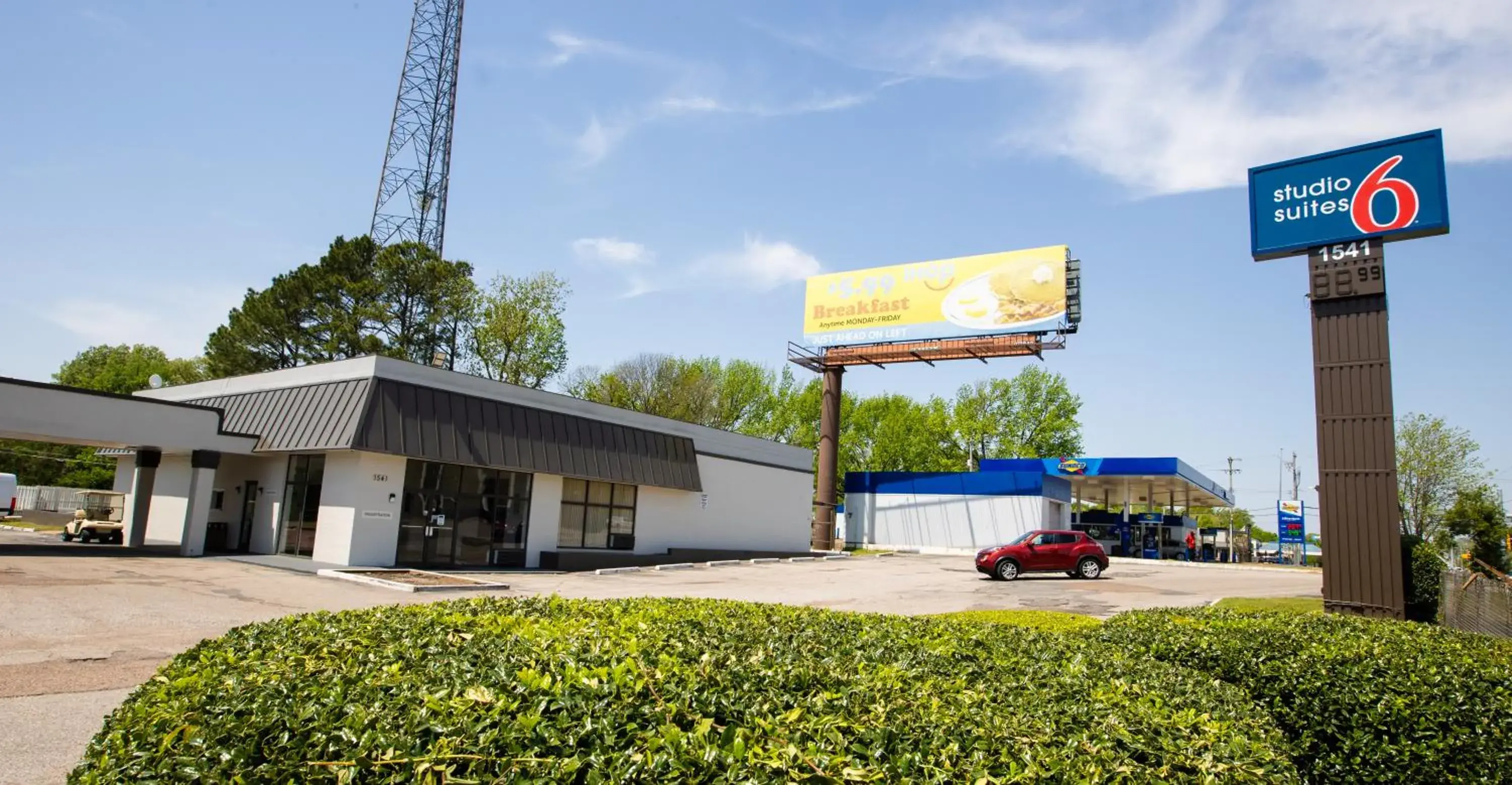 Street view in Studio 6 Suites Memphis, TN East Memphis Street view in Studio 6 Suites Memphis, TN East Memphis