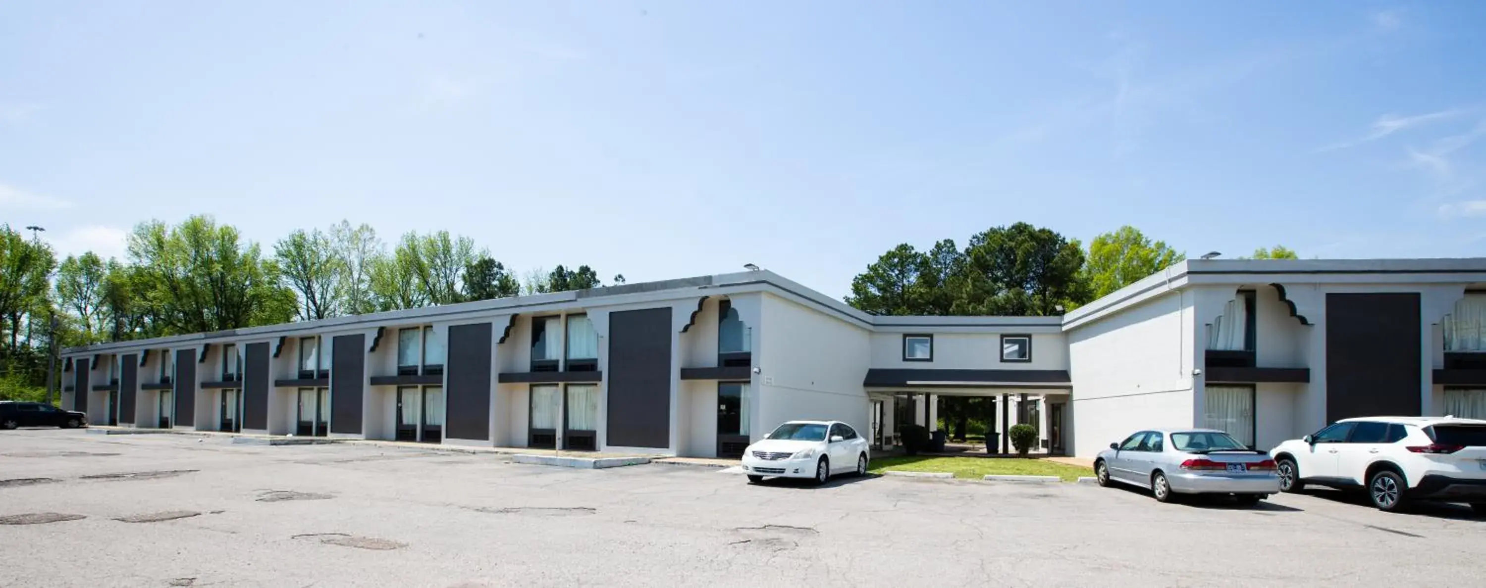 Property building in Studio 6 Suites Memphis, TN East Memphis Property building in Studio 6 Suites Memphis, TN East Memphis