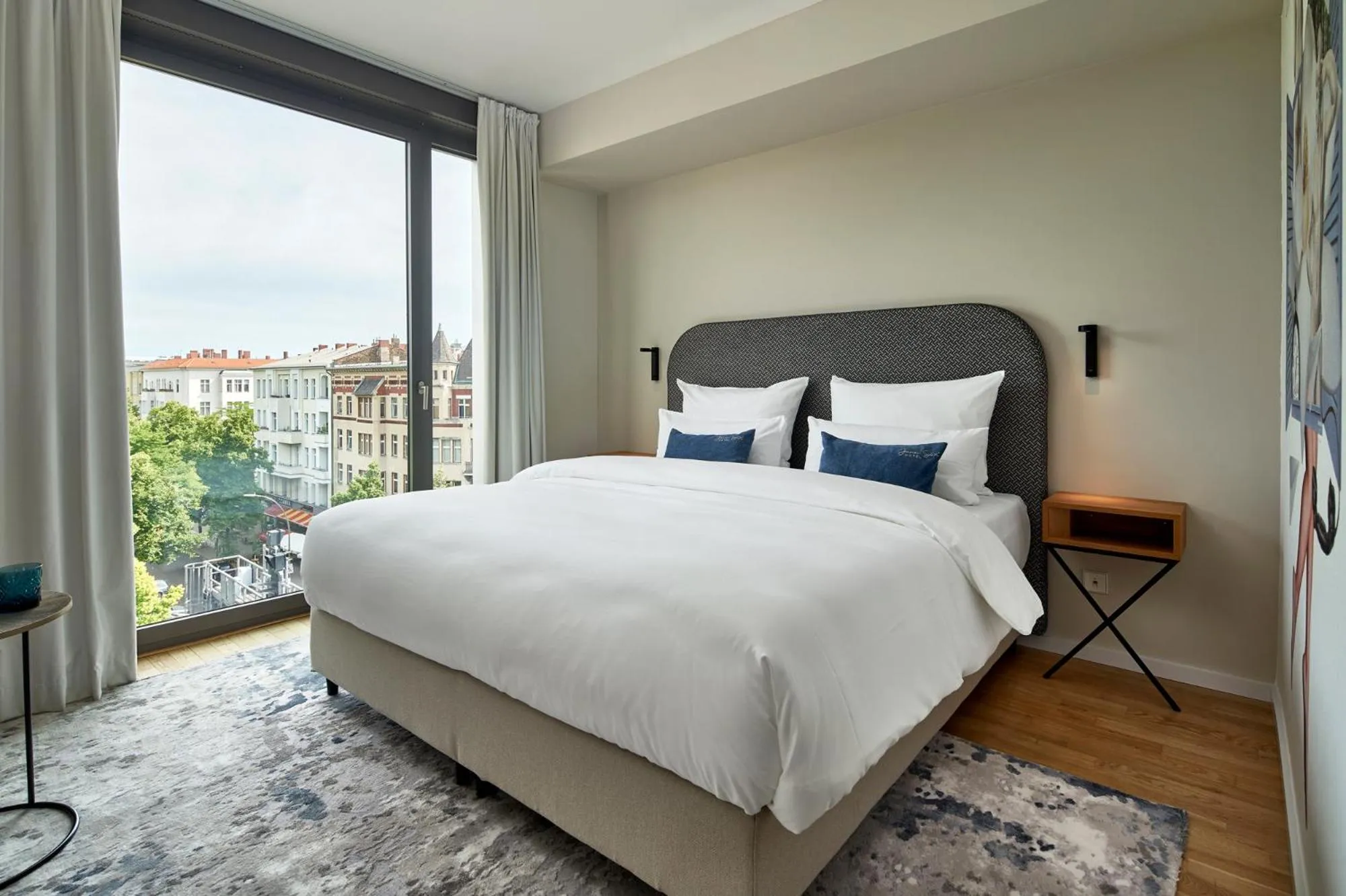 Staff, Bed in June Six Hotel Berlin City West