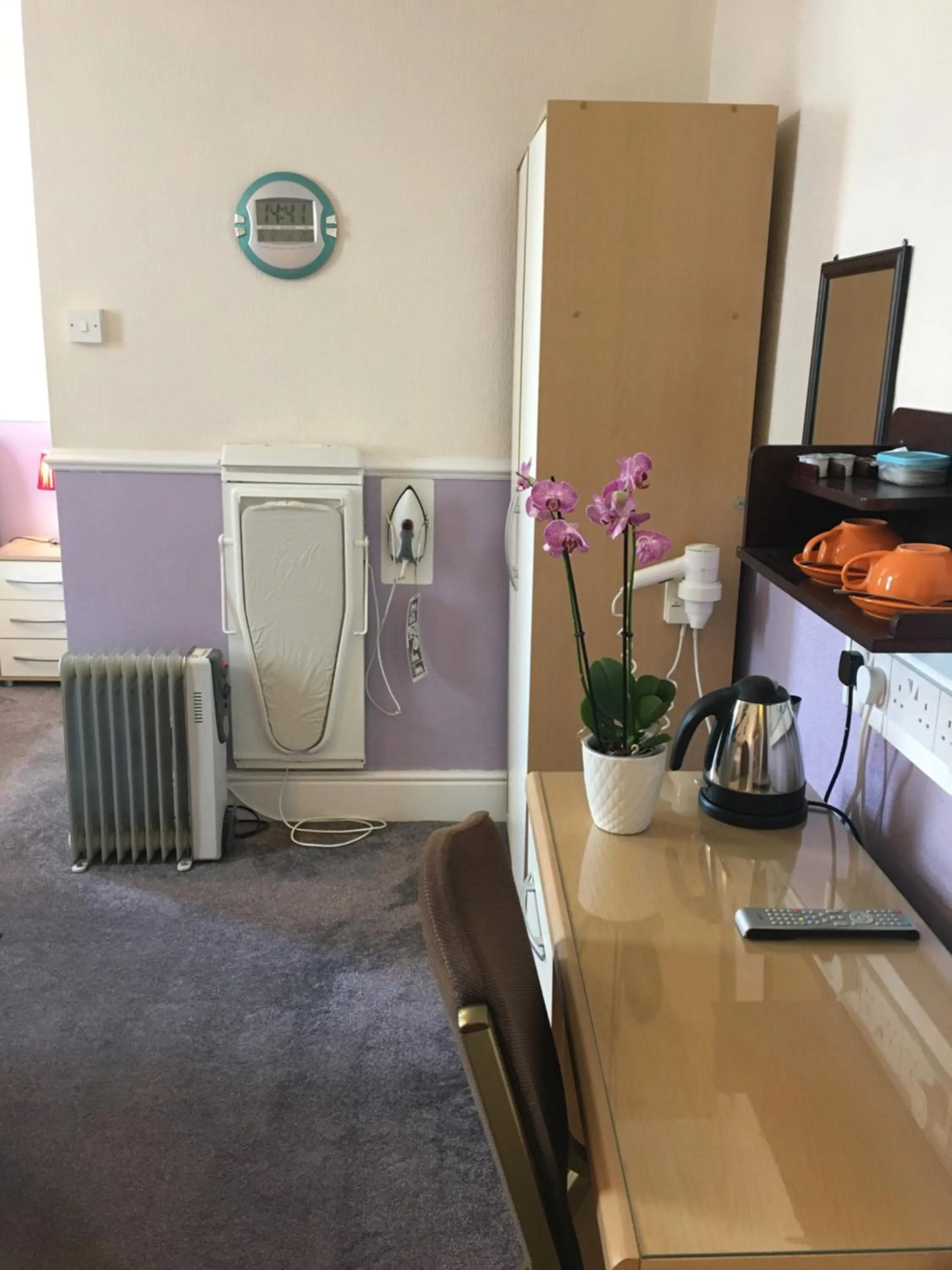 Twin Room in Adelphi Guest House