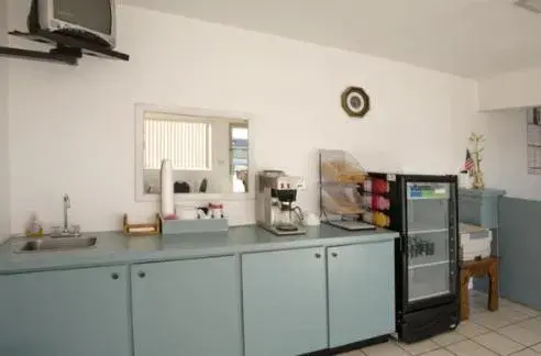 Breakfast in Americas Best Value Inn Giddings Breakfast in Americas Best Value Inn Giddings