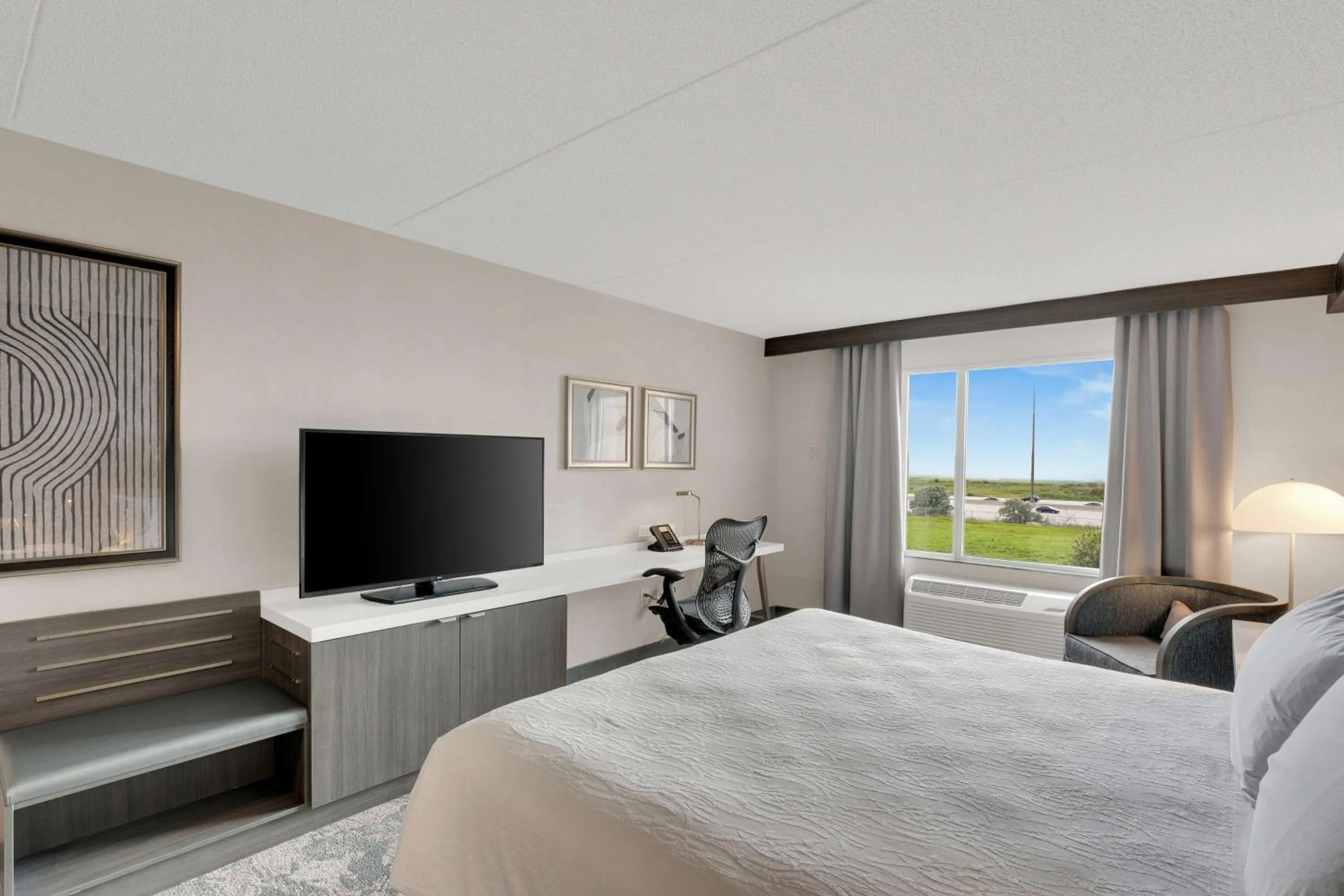 Bedroom, Bed in Hilton Garden Inn Toronto/Brampton