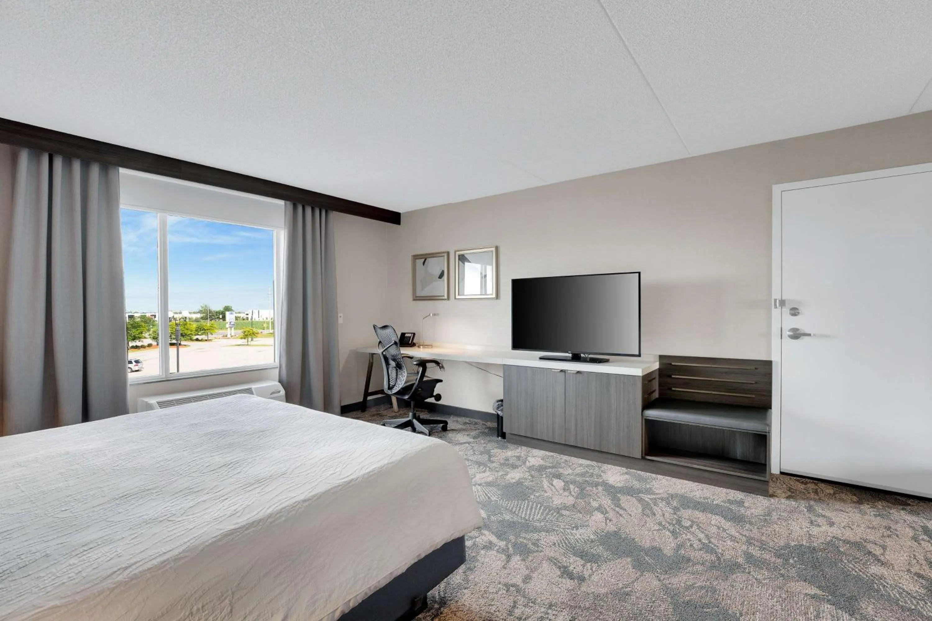 Bedroom, Bed in Hilton Garden Inn Toronto/Brampton