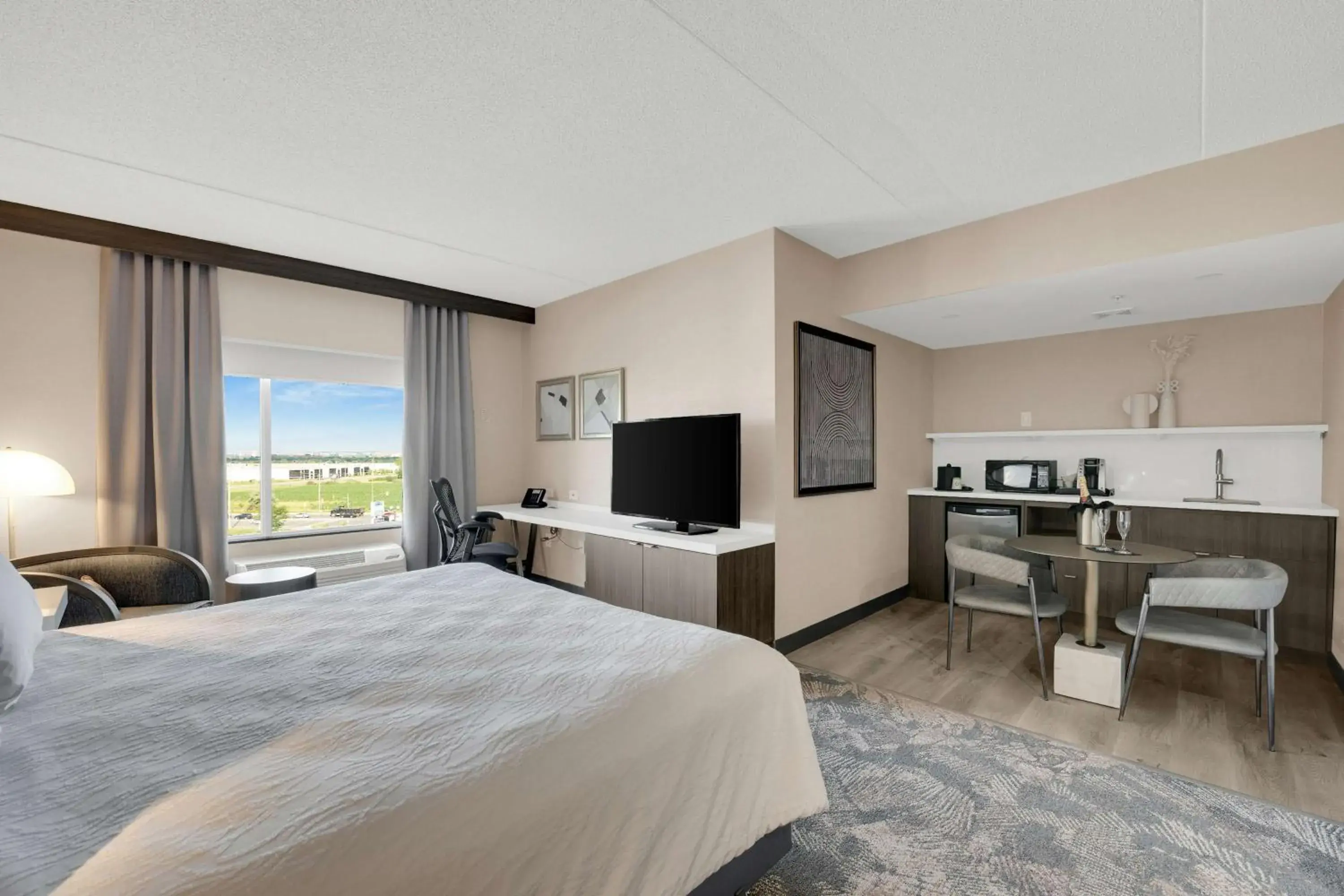 Deluxe King Room in Hilton Garden Inn Toronto/Brampton Deluxe King Room in Hilton Garden Inn Toronto/Brampton