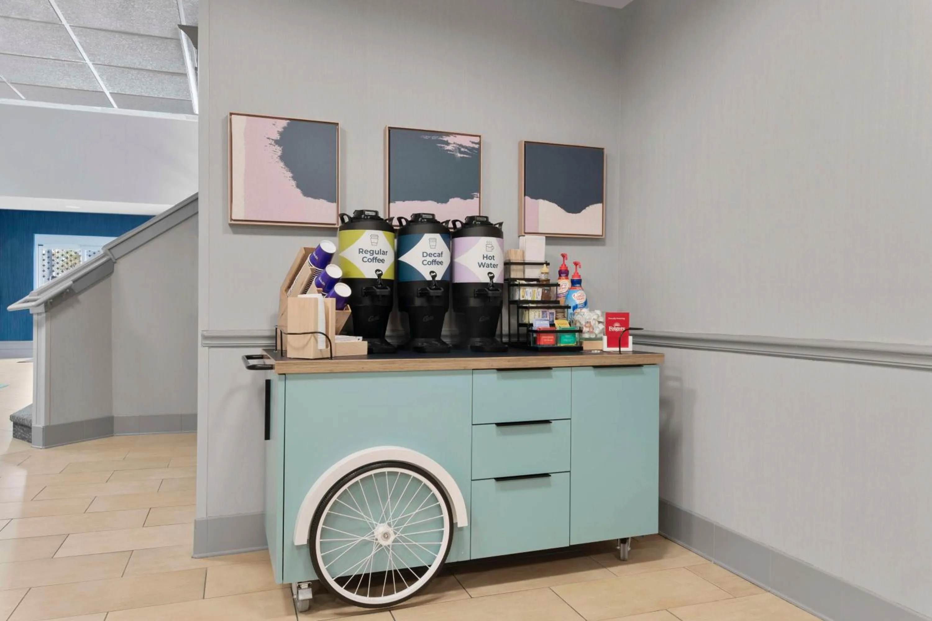 Dining area in Best Western Orlando Theme Parks