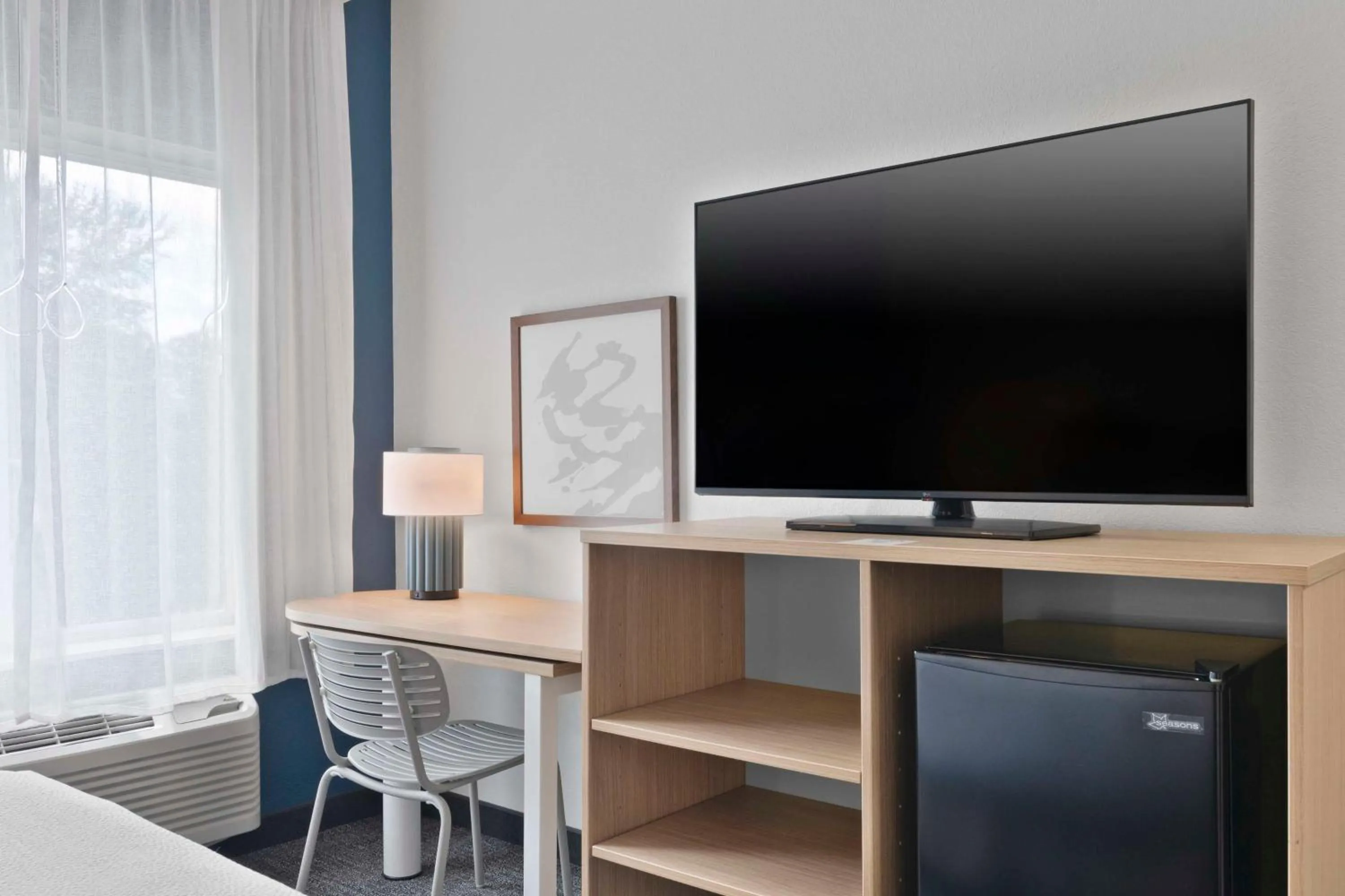 Bedroom in Best Western Orlando Theme Parks