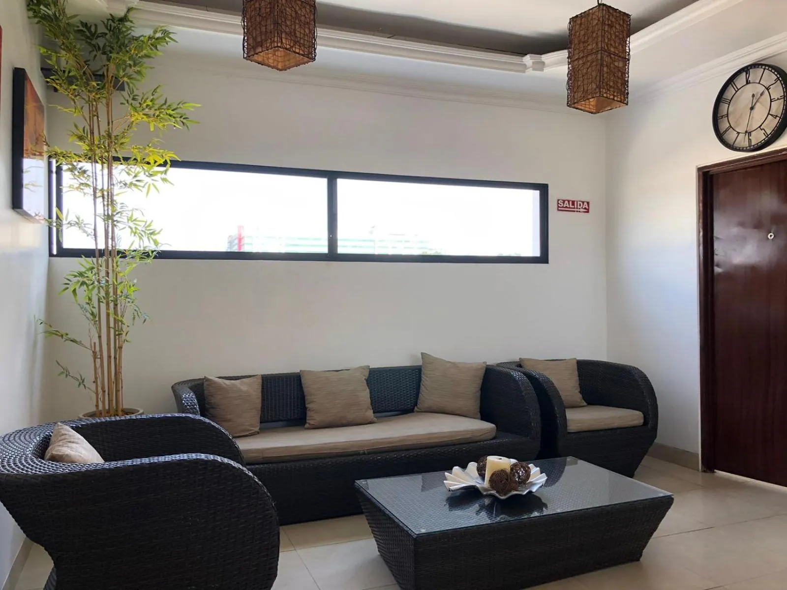 Living room in Hoteles en Guayaquil - Suites Guayaquil Cerca del Aeropuerto