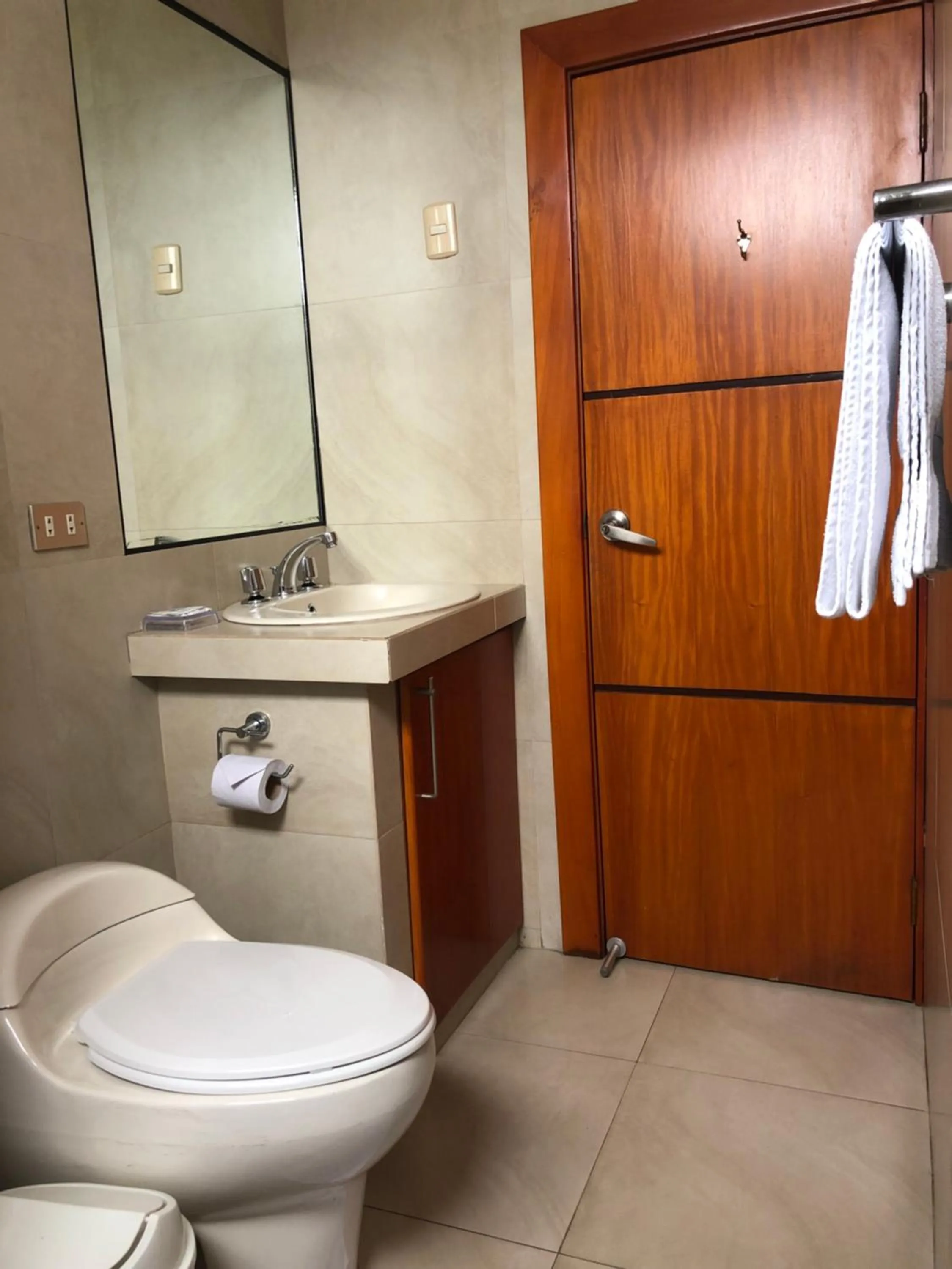 Bathroom in Hoteles en Guayaquil - Suites Guayaquil Cerca del Aeropuerto