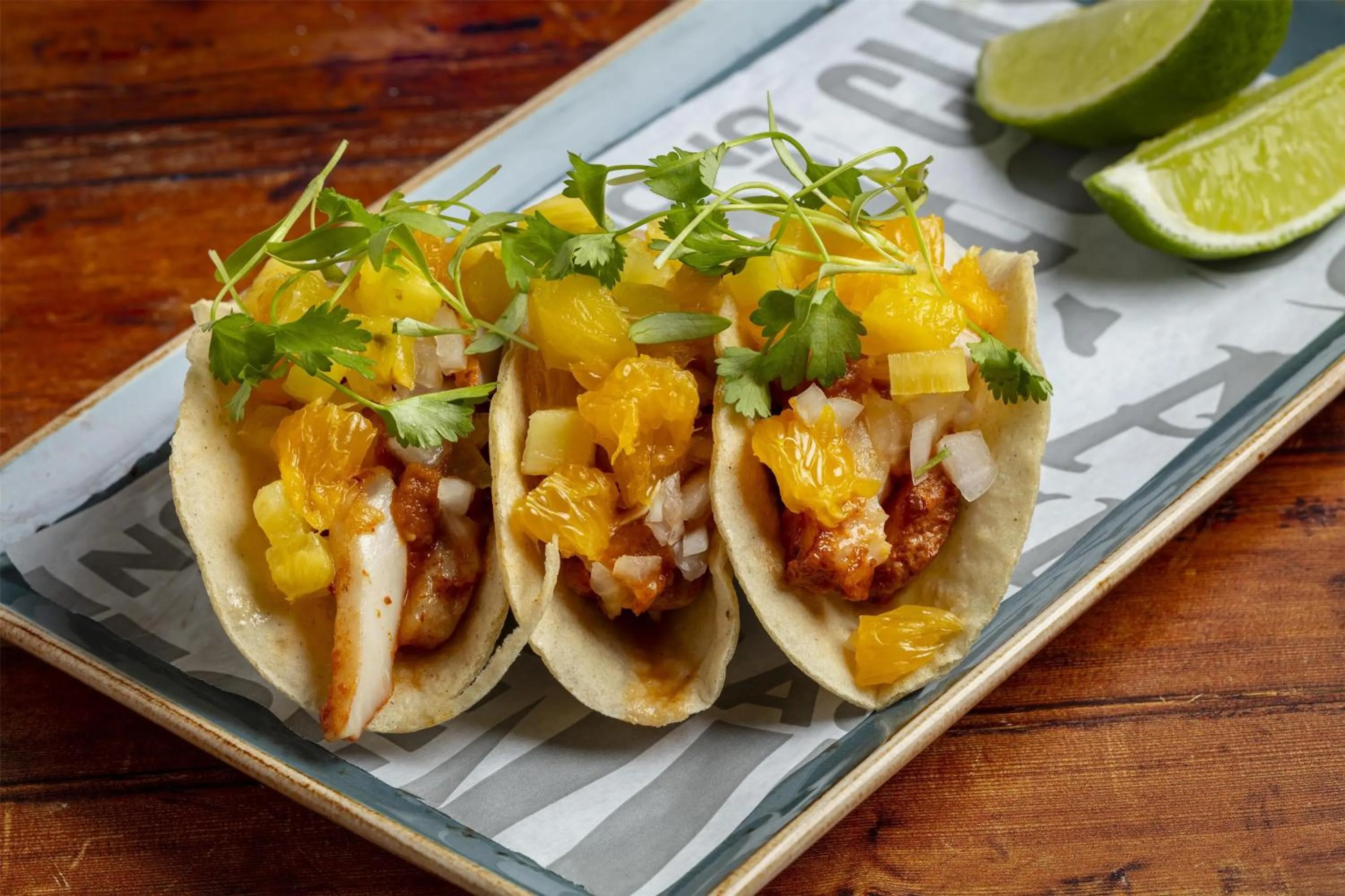 Lounge or bar in The Waterfront Beach Resort, A Hilton Hotel