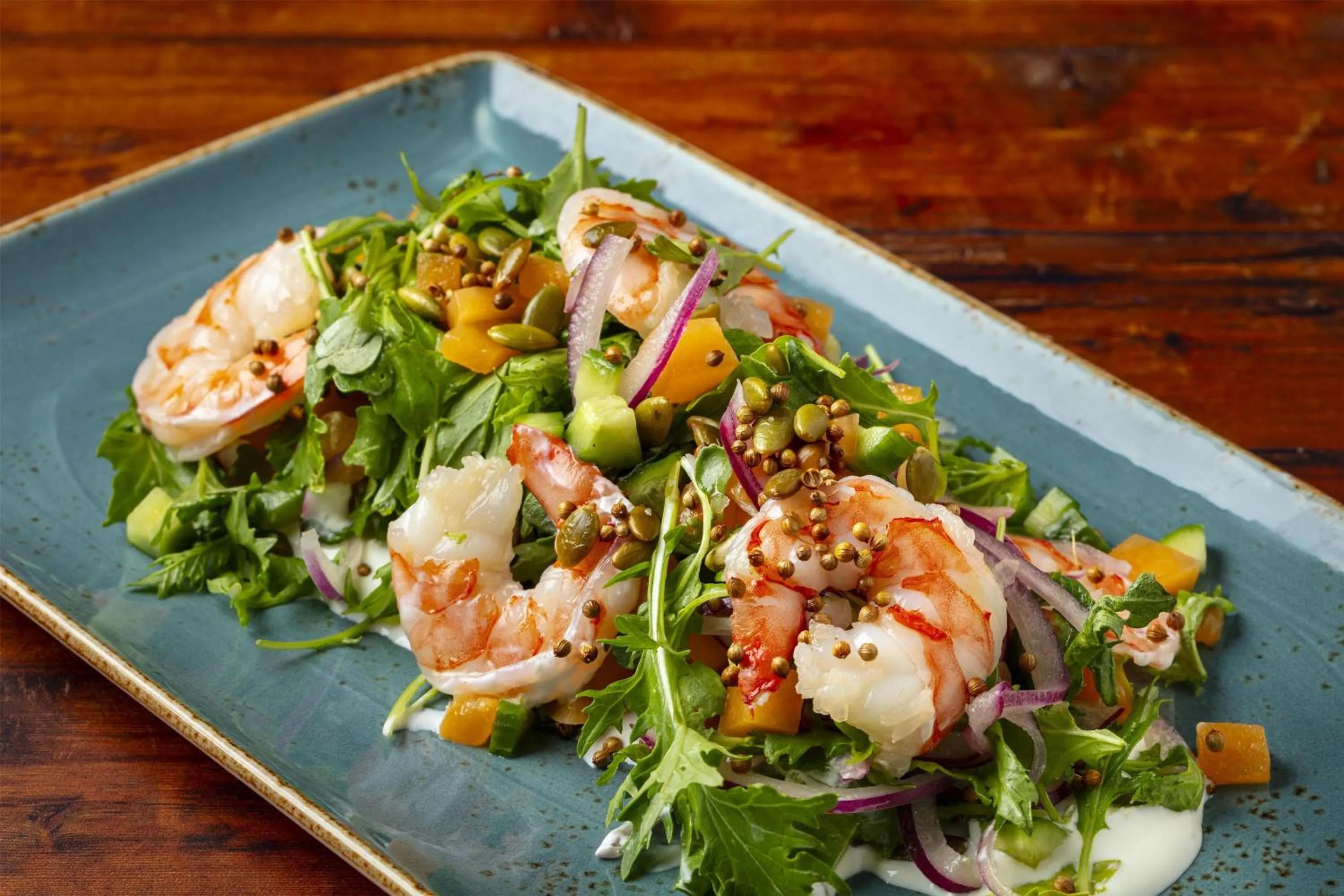 Lounge or bar in The Waterfront Beach Resort, A Hilton Hotel