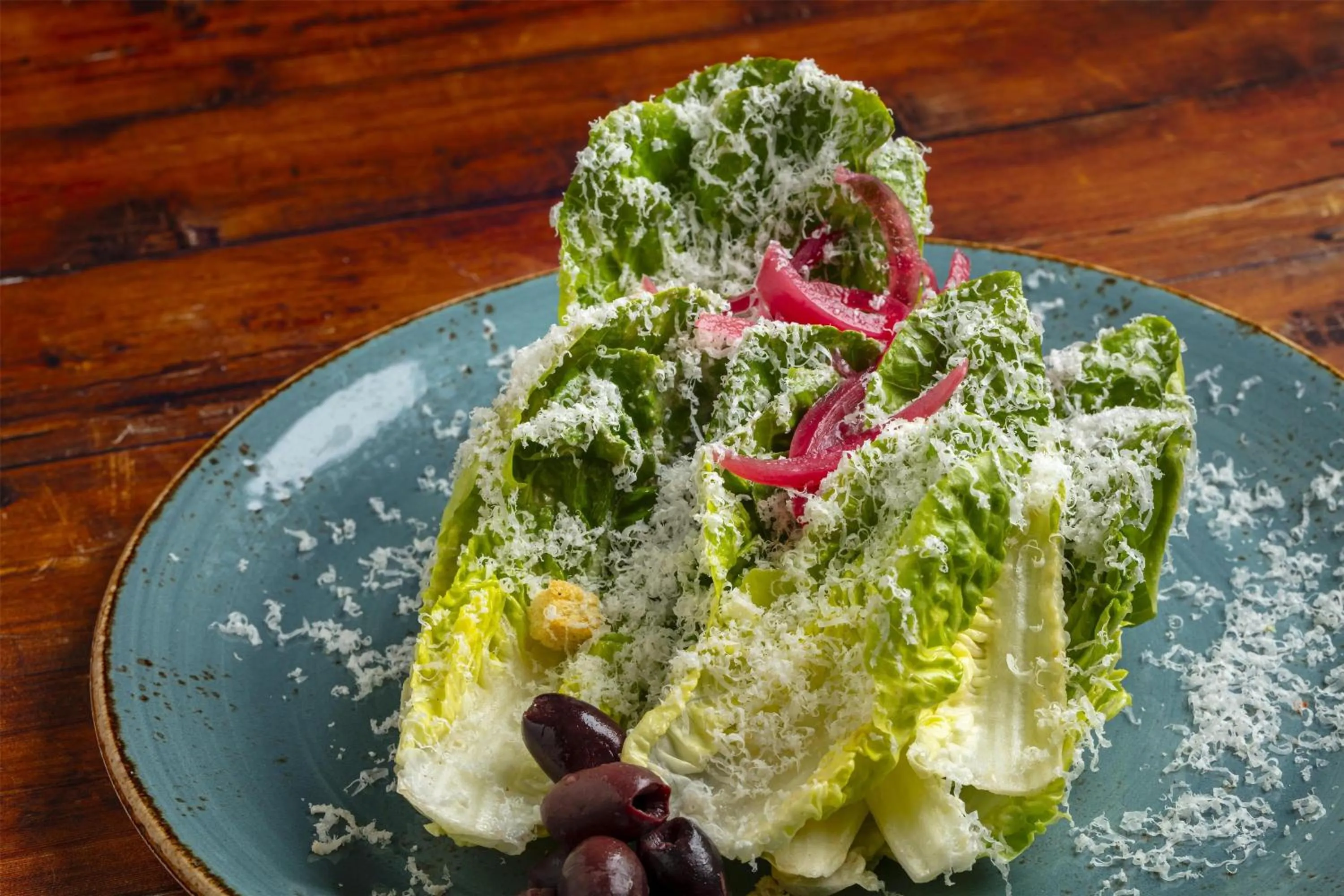 Lounge or bar in The Waterfront Beach Resort, A Hilton Hotel