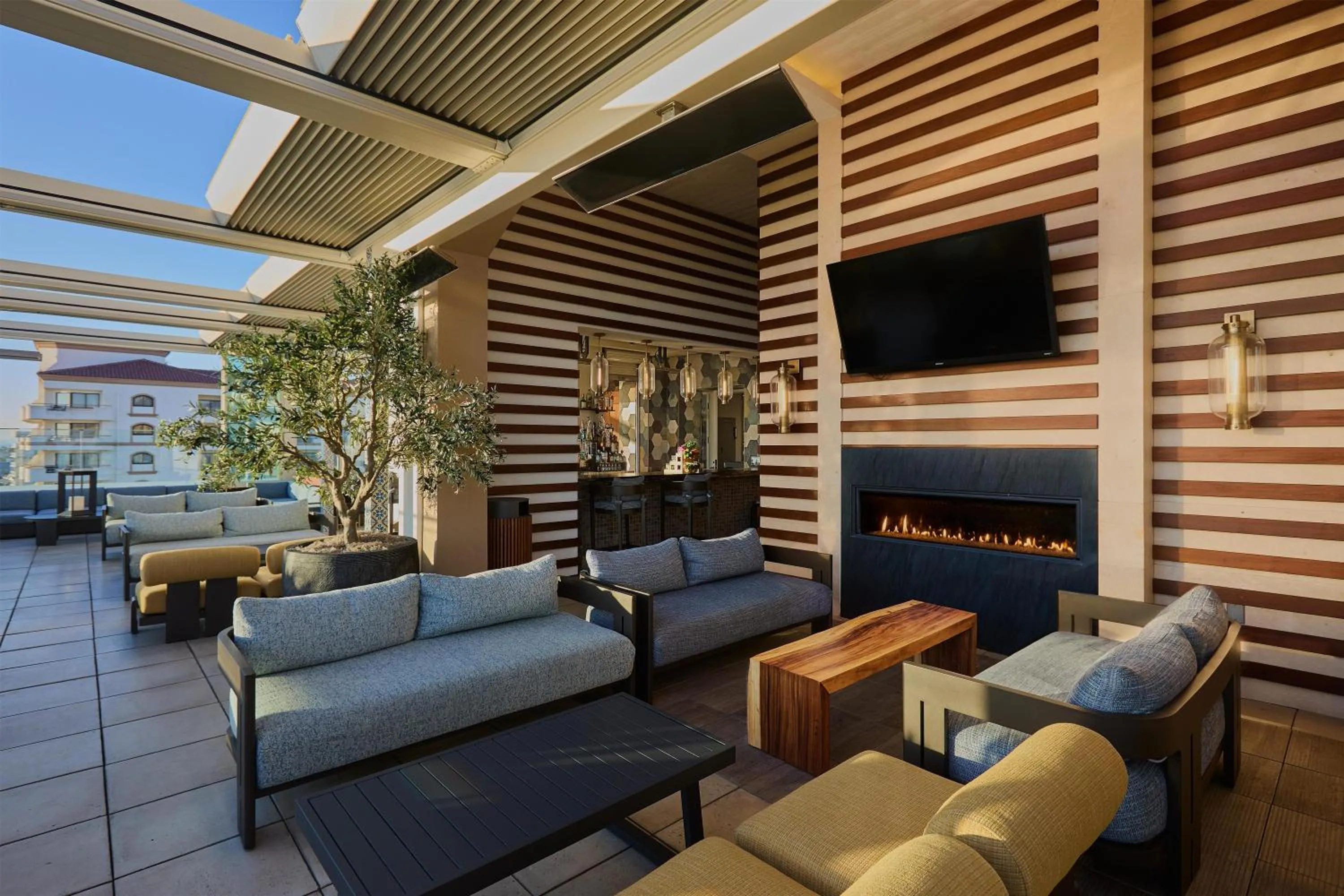 Restaurant/places to eat in The Waterfront Beach Resort, A Hilton Hotel