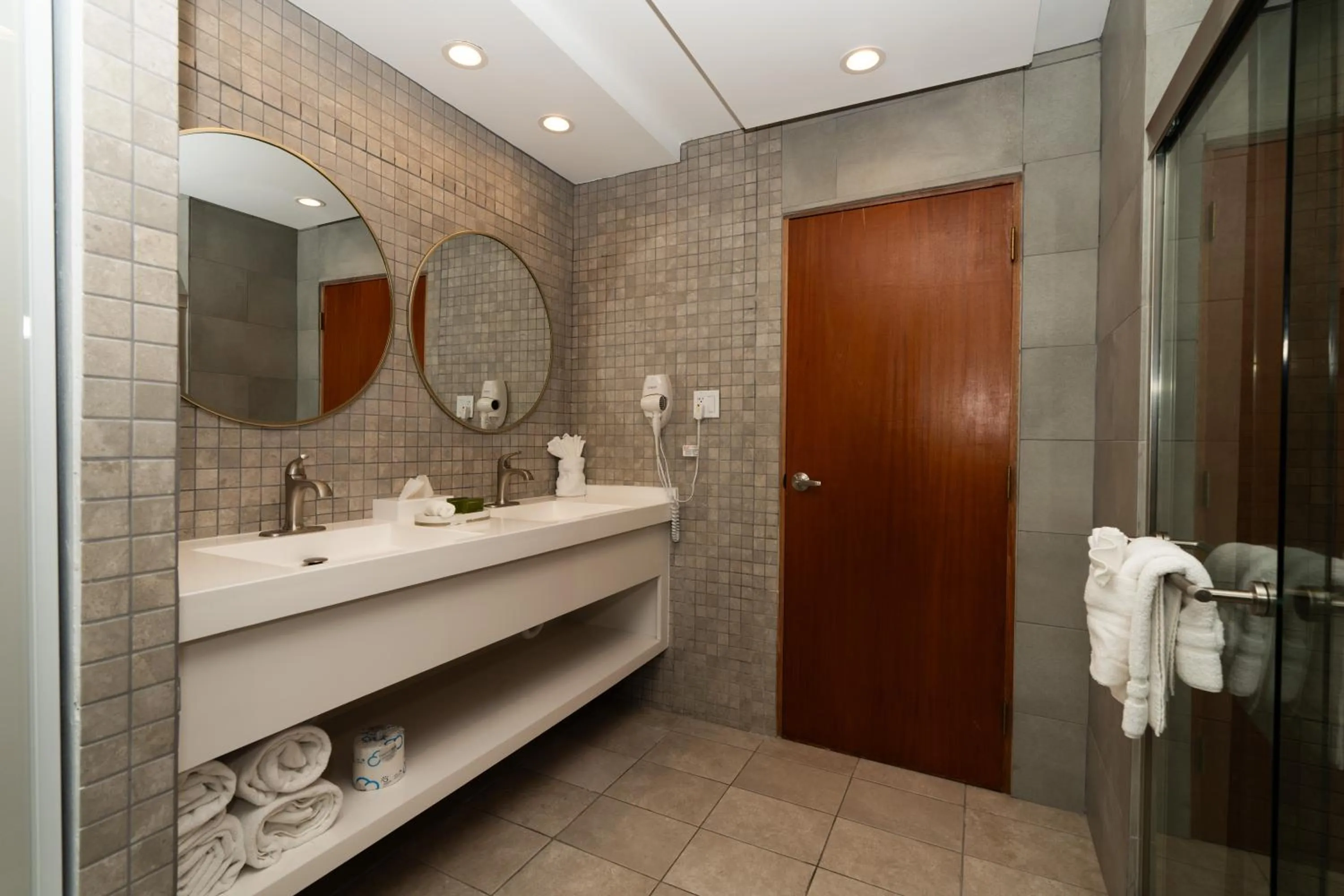 Shower in Rincon of the Seas Grand Caribbean Hotel