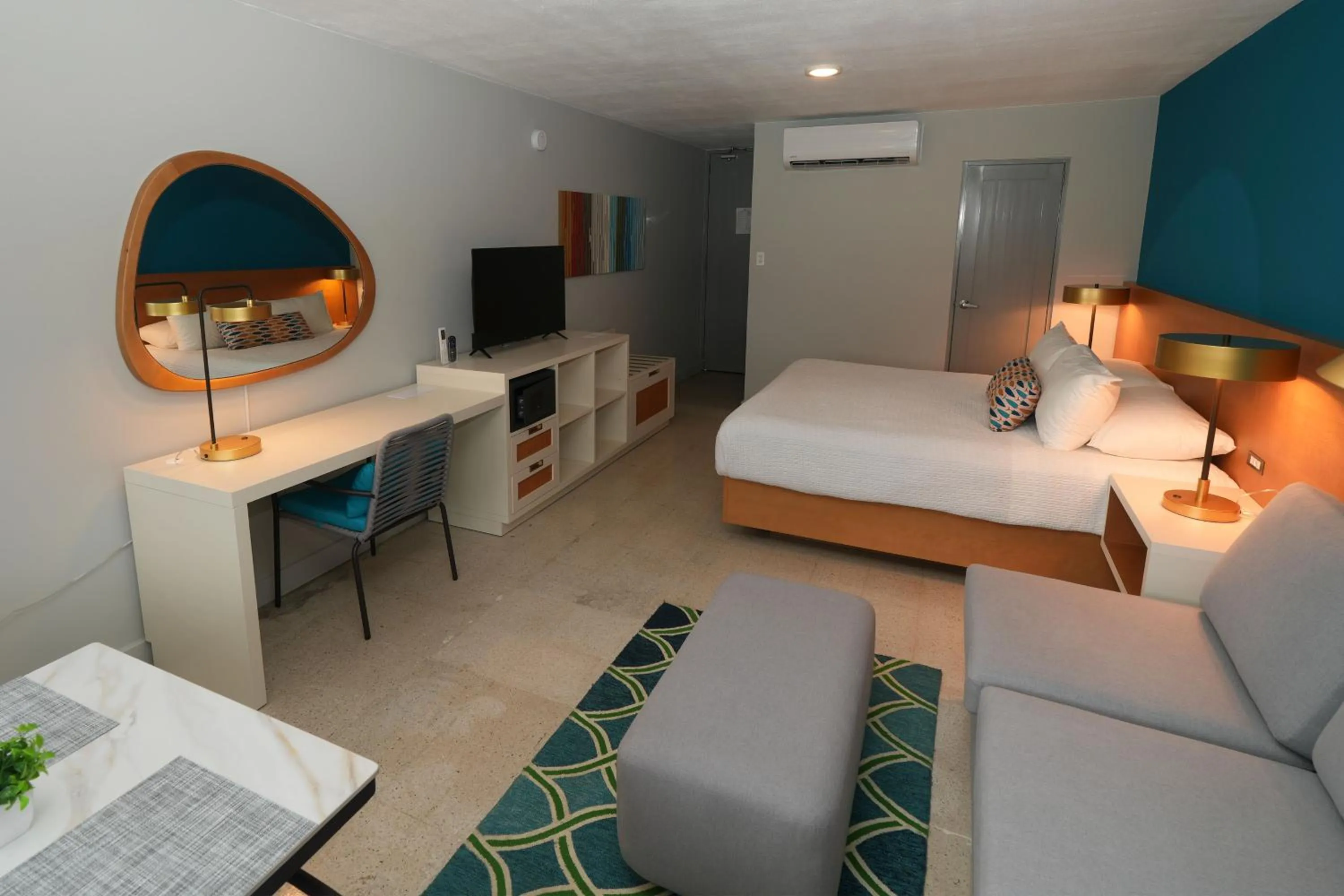 Communal lounge/ TV room, Bed in Rincon of the Seas Grand Caribbean Hotel