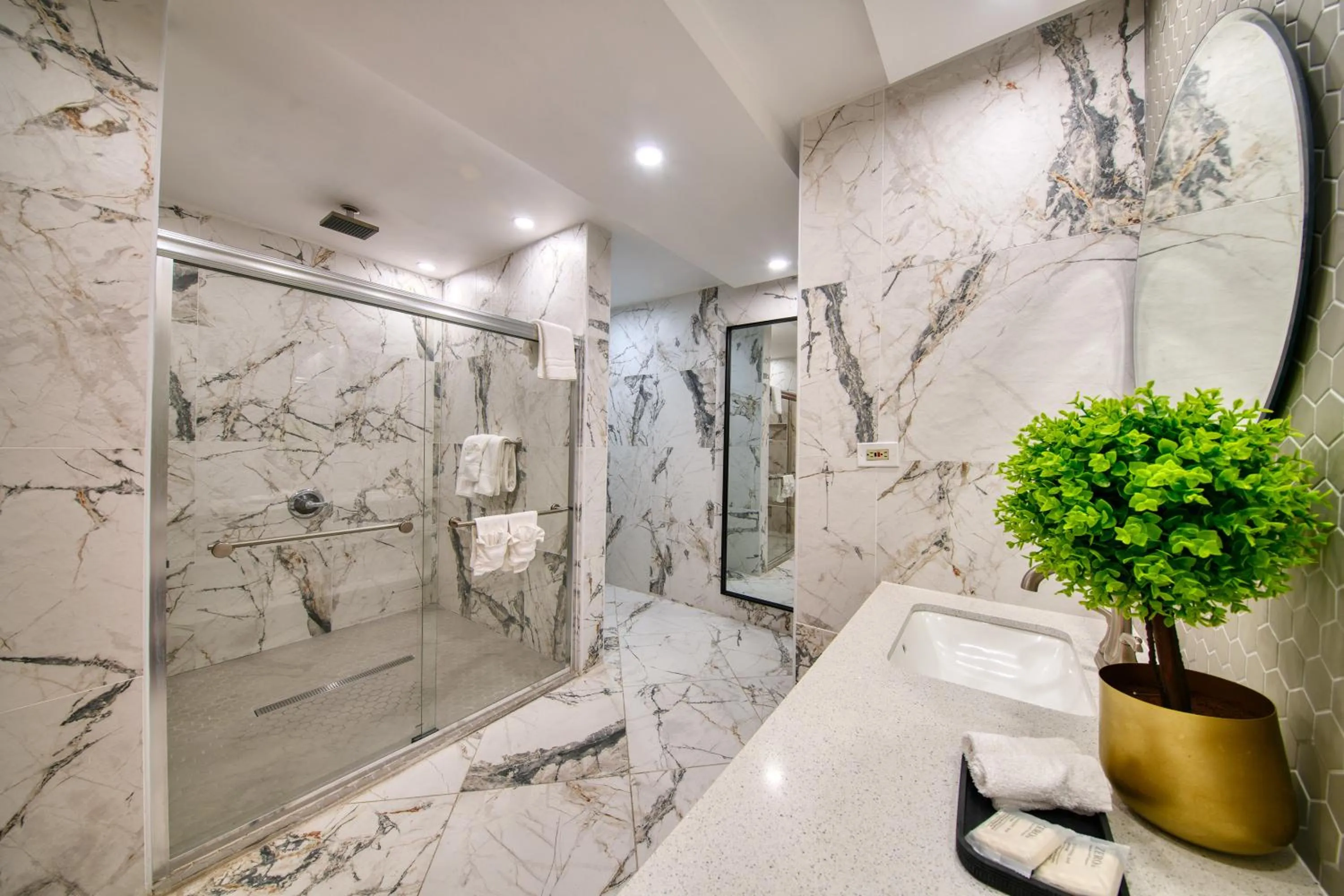 Shower in Rincon of the Seas Grand Caribbean Hotel