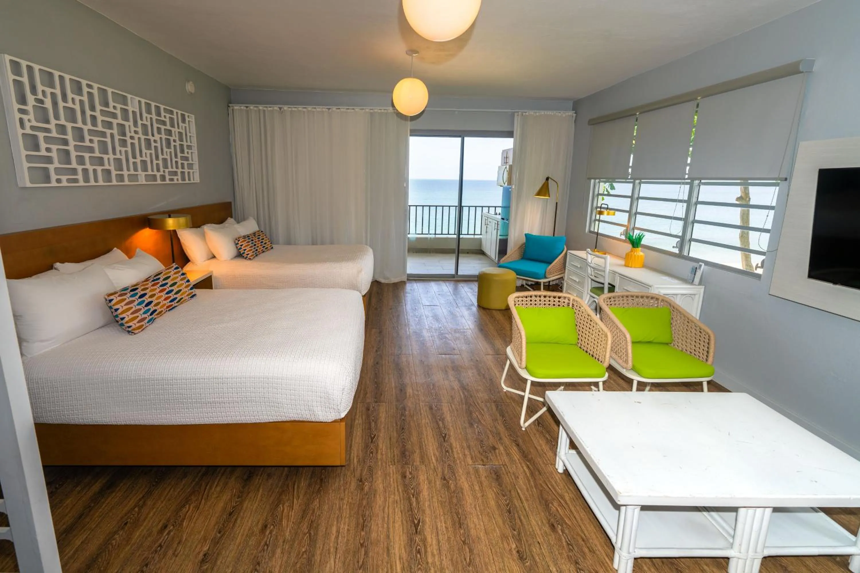 Communal lounge/ TV room, Bed in Rincon of the Seas Grand Caribbean Hotel