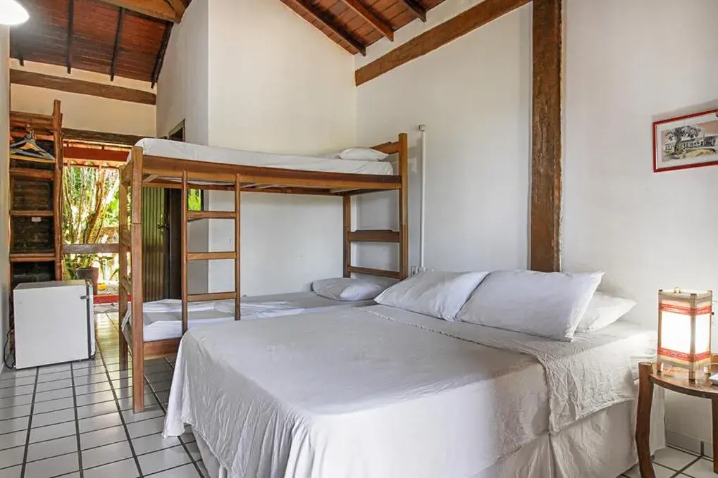 Family Room with Balcony in Novos Baianos Hostel e Pousada Family Room with Balcony in Novos Baianos Hostel e Pousada