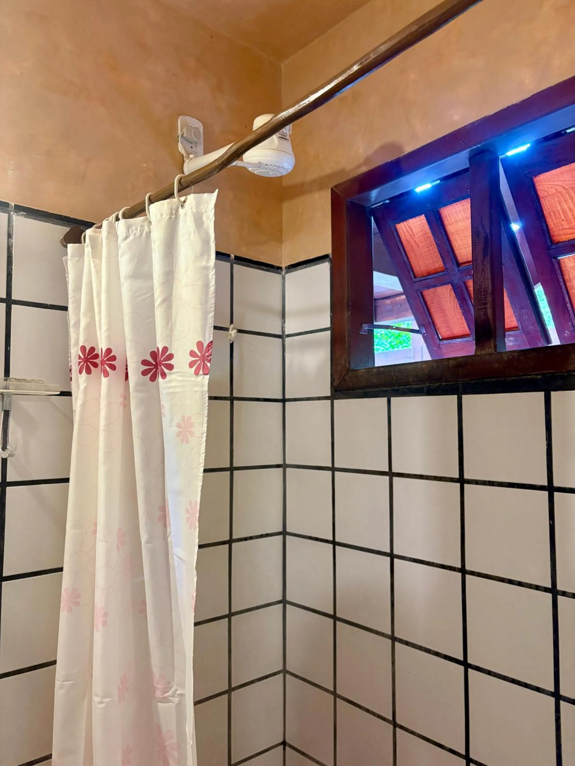 Bathroom in Novos Baianos Hostel e Pousada