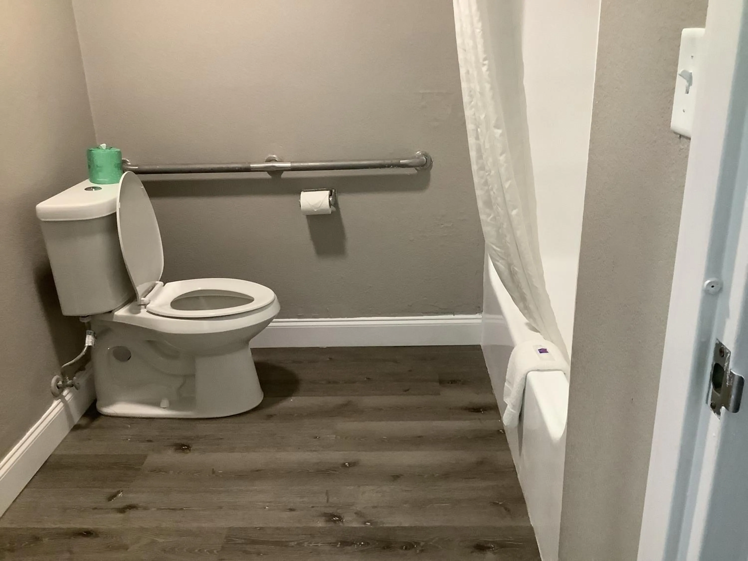 Bathroom in Motel 6-Memphis, TN - East