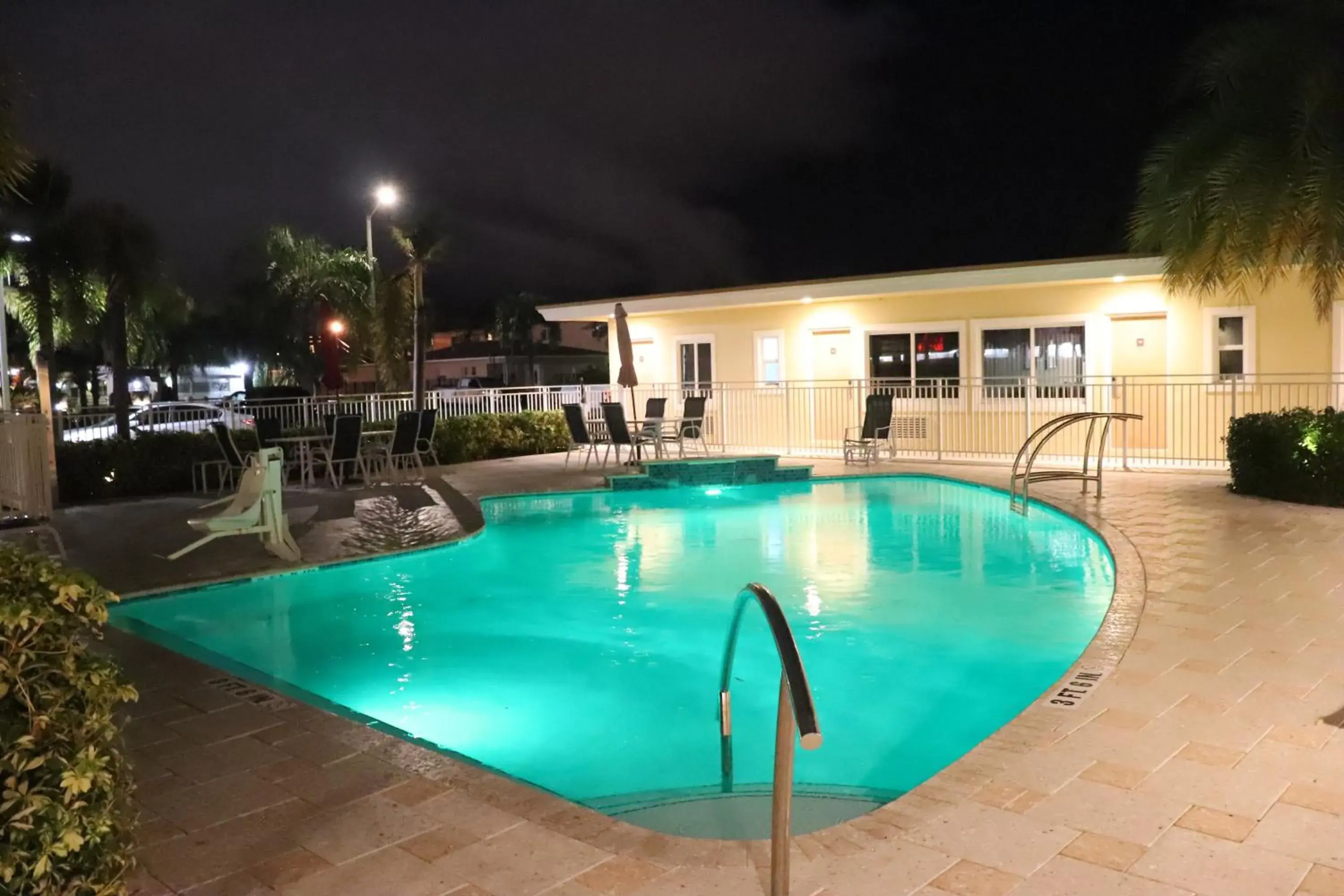 Pool view, Swimming Pool in Curtis Inn & Suites
