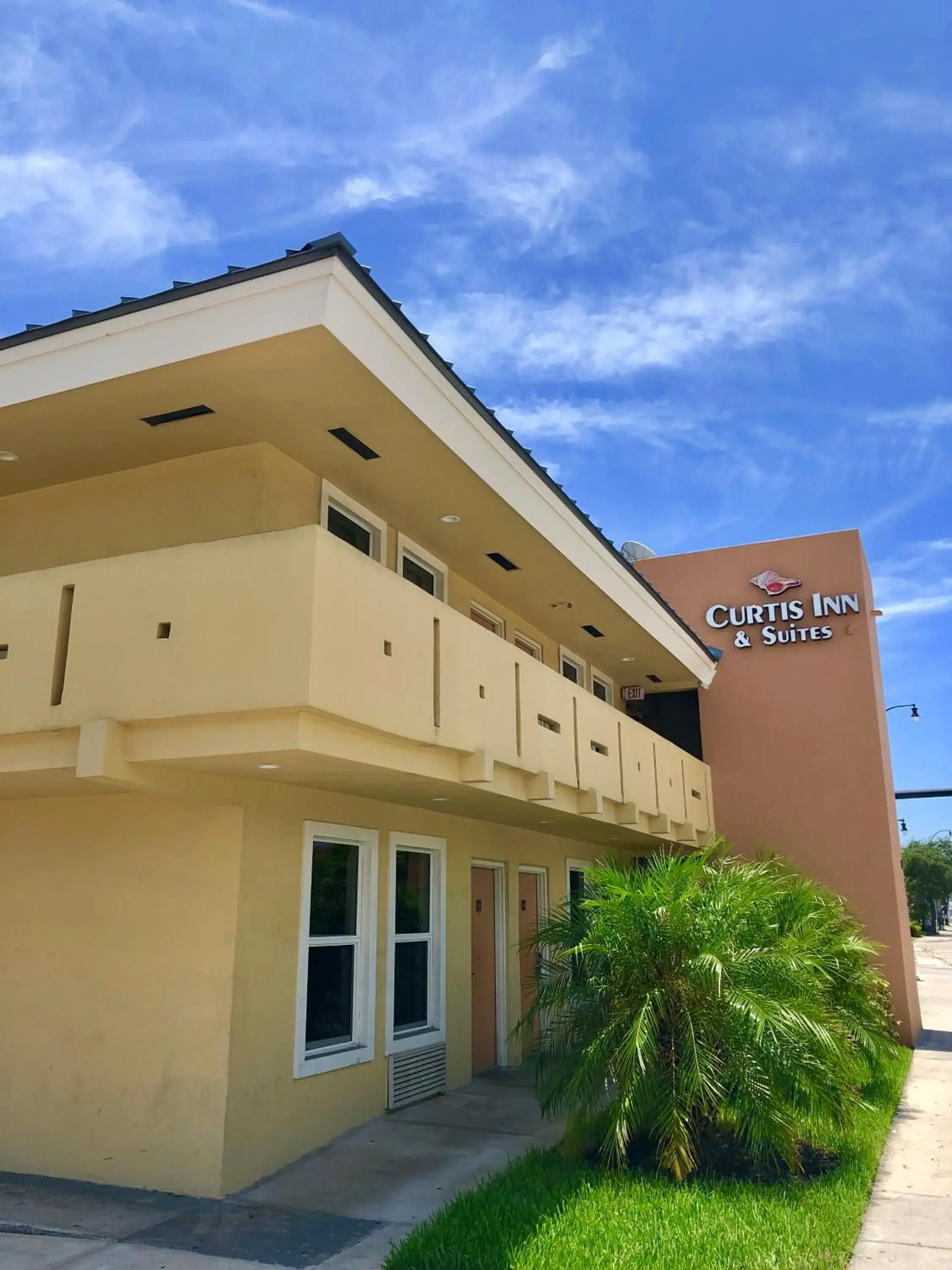 Facade/entrance, Property Building in Curtis Inn & Suites