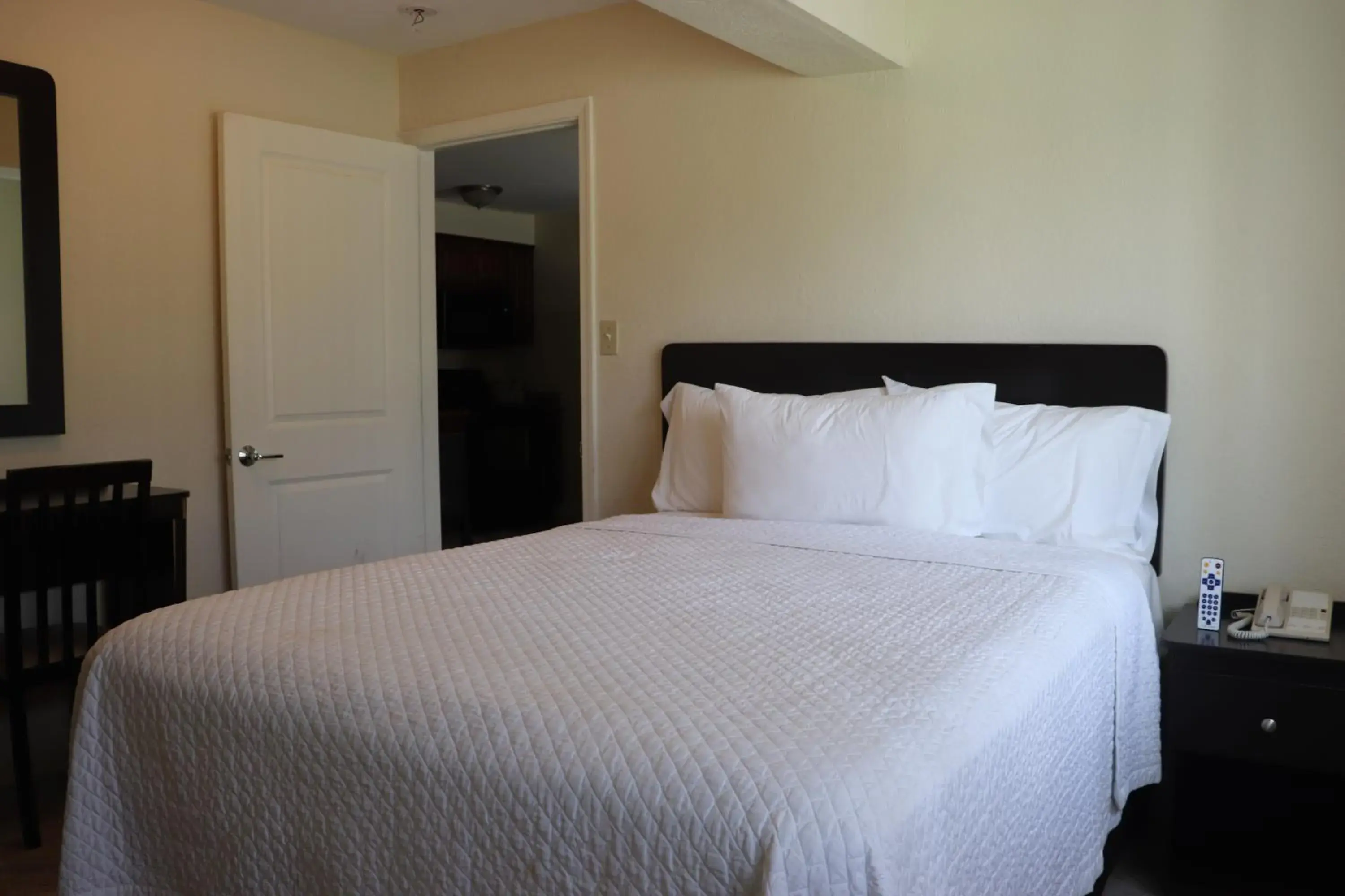 Photo of the whole room, Bed in Curtis Inn & Suites