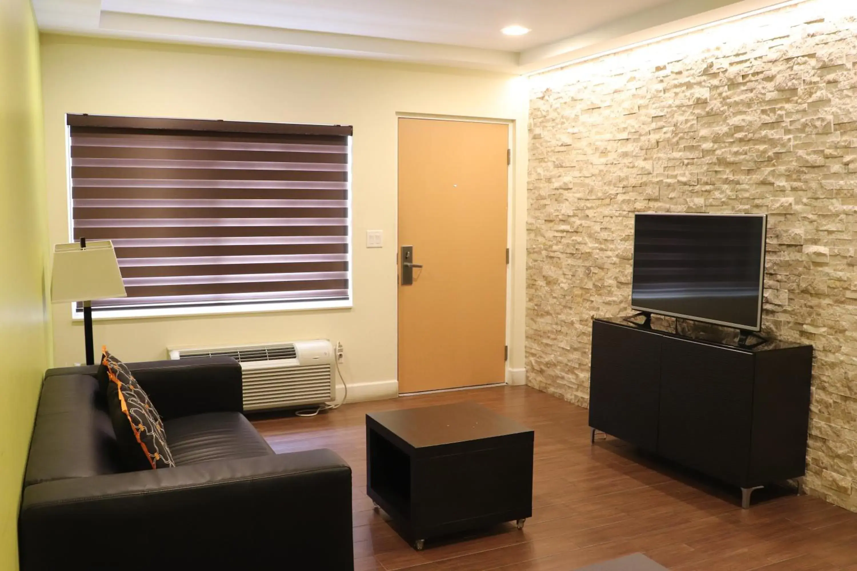 Bathroom, Seating Area in Curtis Inn & Suites