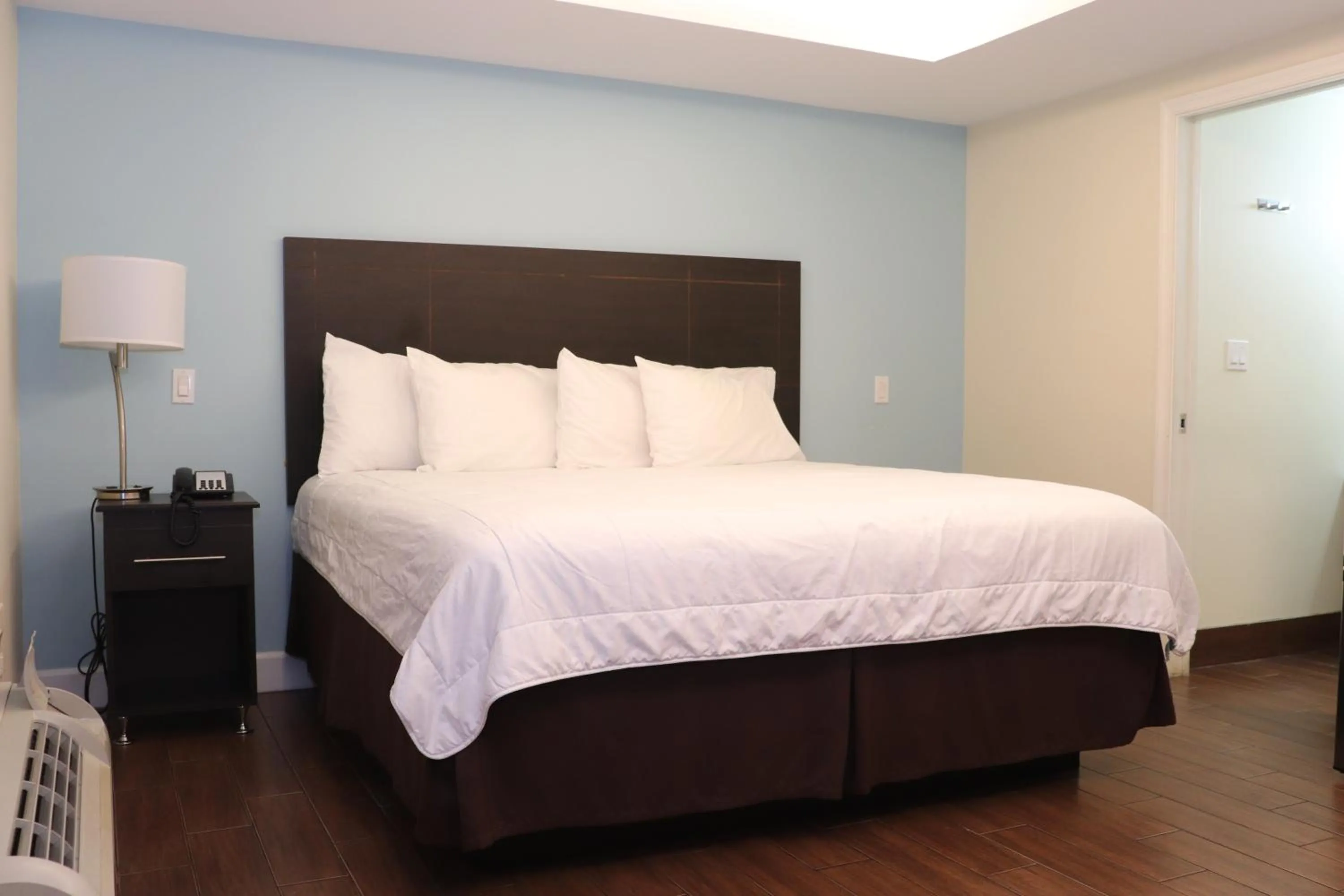 Bathroom, Bed in Curtis Inn & Suites