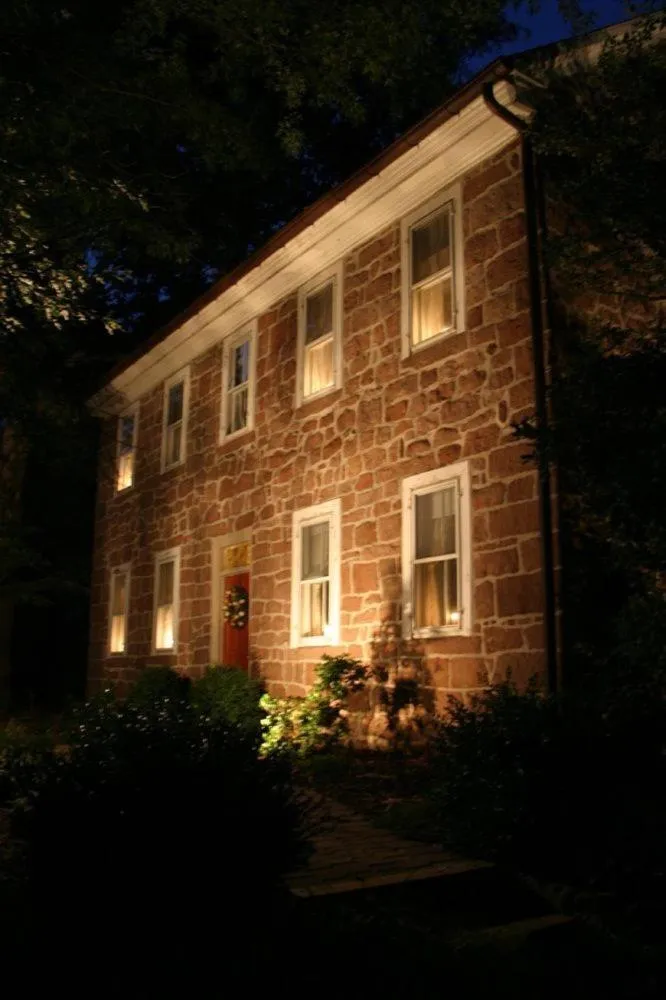 Property building in Brownstone Colonial Inn